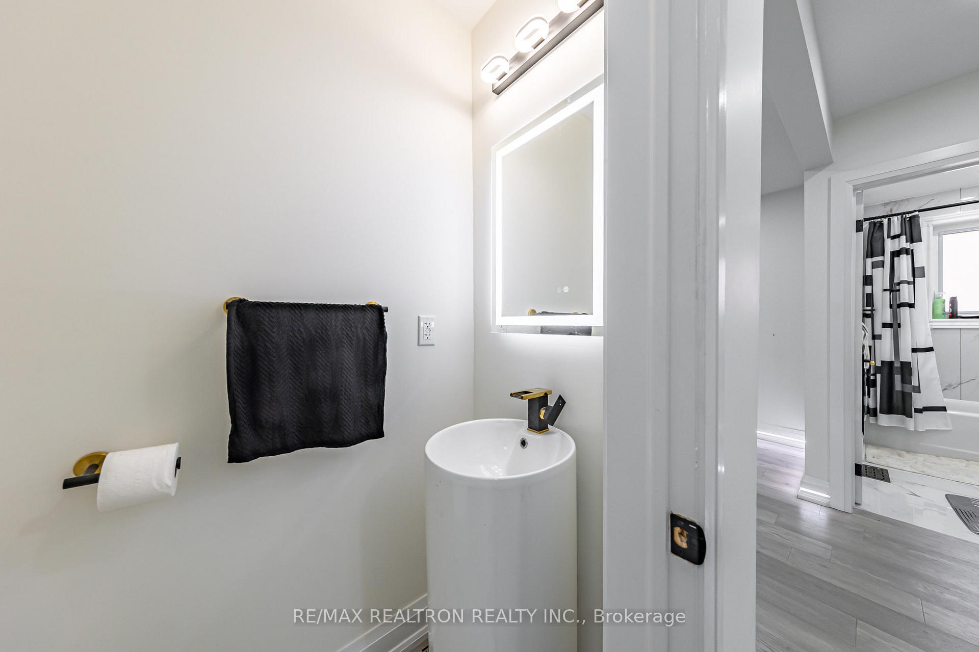 Photo 13 of Unit Upper Level, 111 Mossbank Drive, Scarborough, Woburn — HOMEH