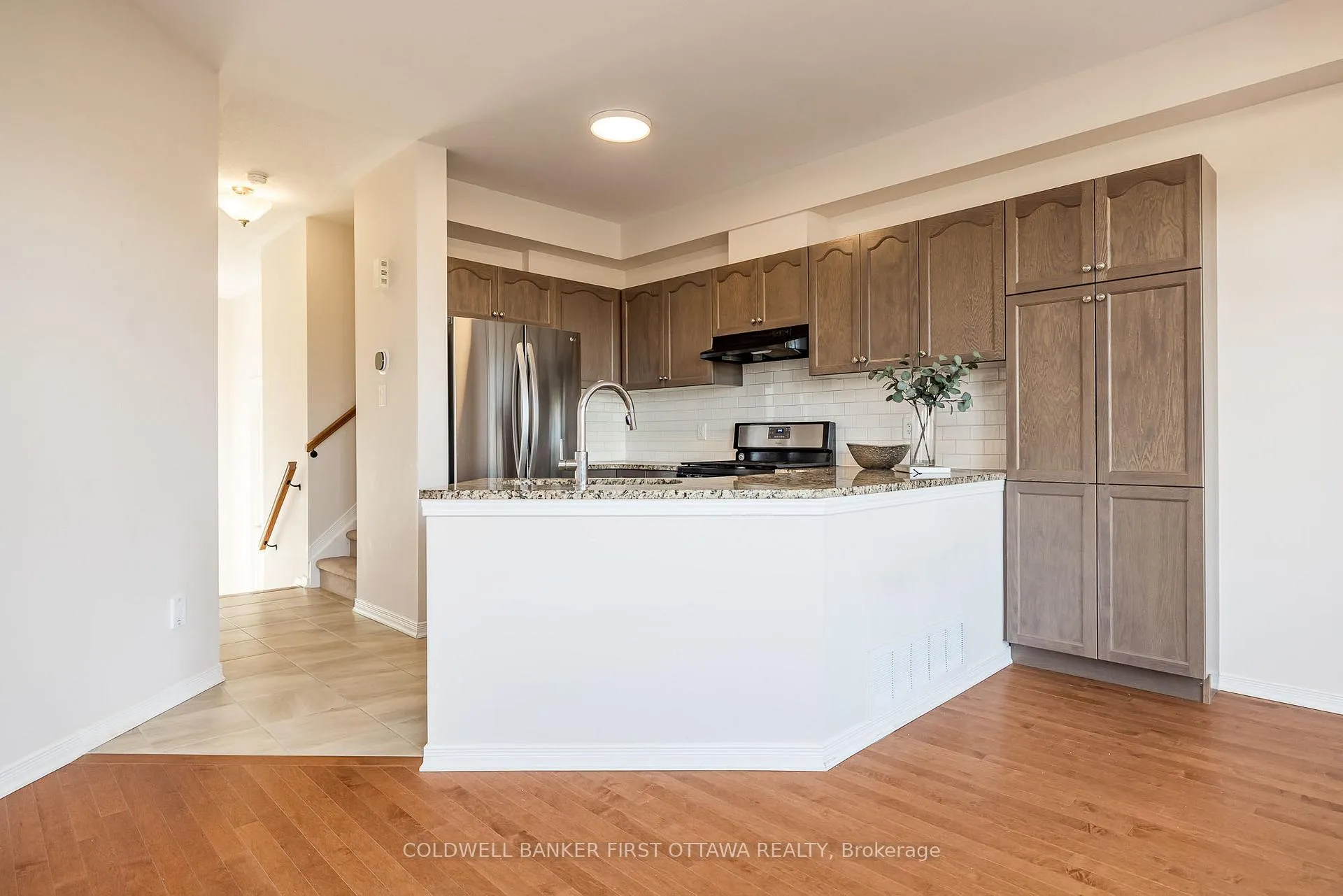 Photo 10 of 505 Radiant Private, Ottawa, Kanata - Emerald Meadows/Trailwest — HOMEH