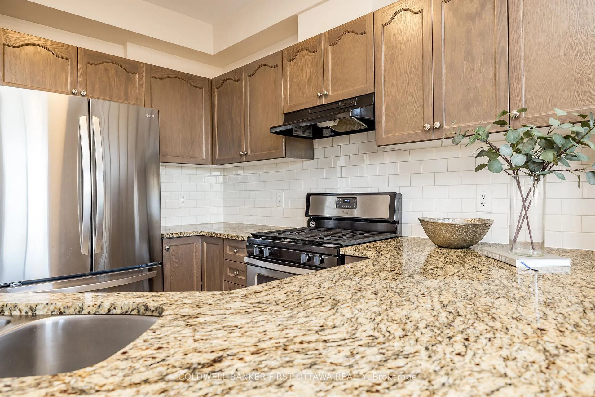 Photo 11 of 505 Radiant Private, Ottawa, Kanata - Emerald Meadows/Trailwest — HOMEH