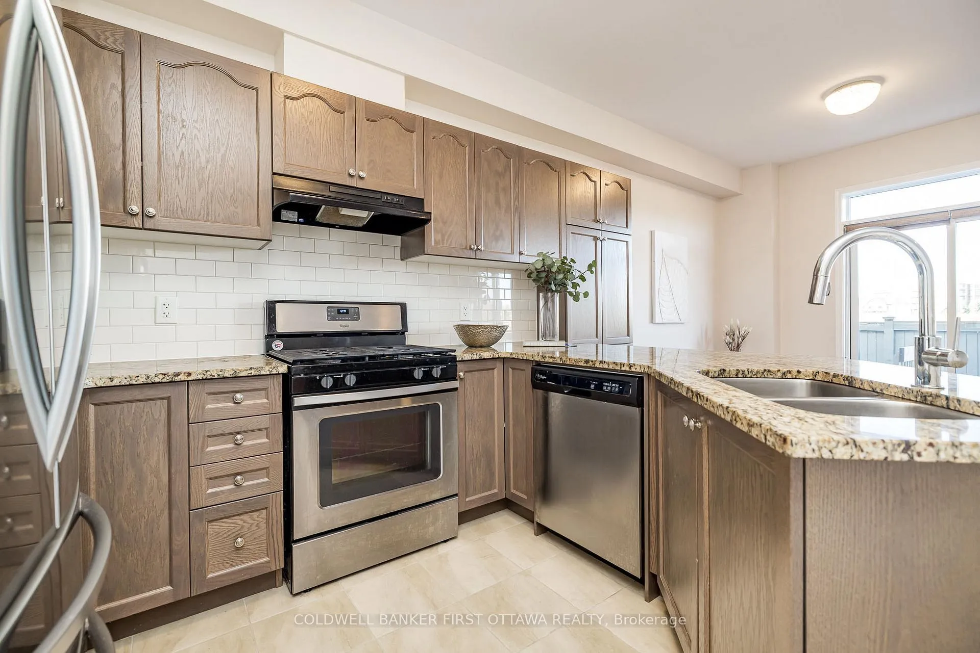 Photo 12 of 505 Radiant Private, Ottawa, Kanata - Emerald Meadows/Trailwest — HOMEH
