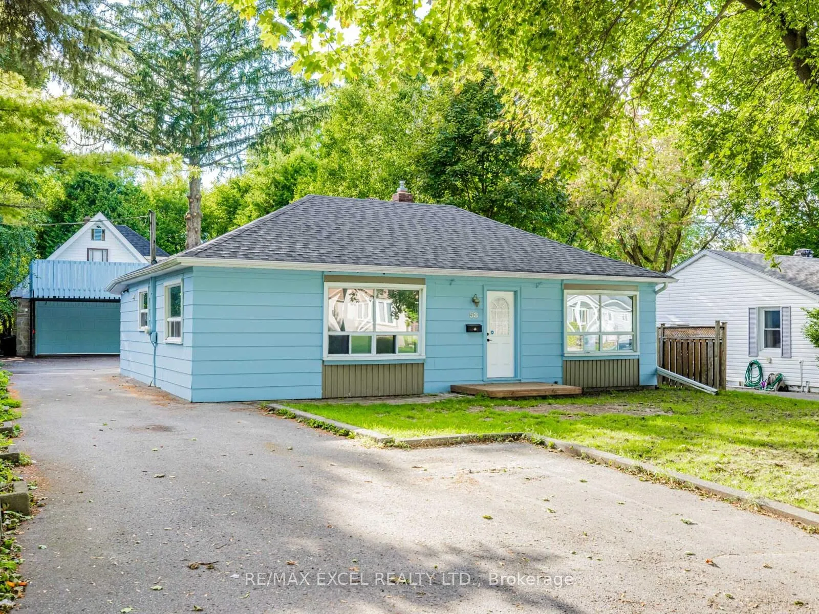 Photo 2 of 58 Howard Road, Newmarket, Huron Heights-Leslie Valley — HOMEH