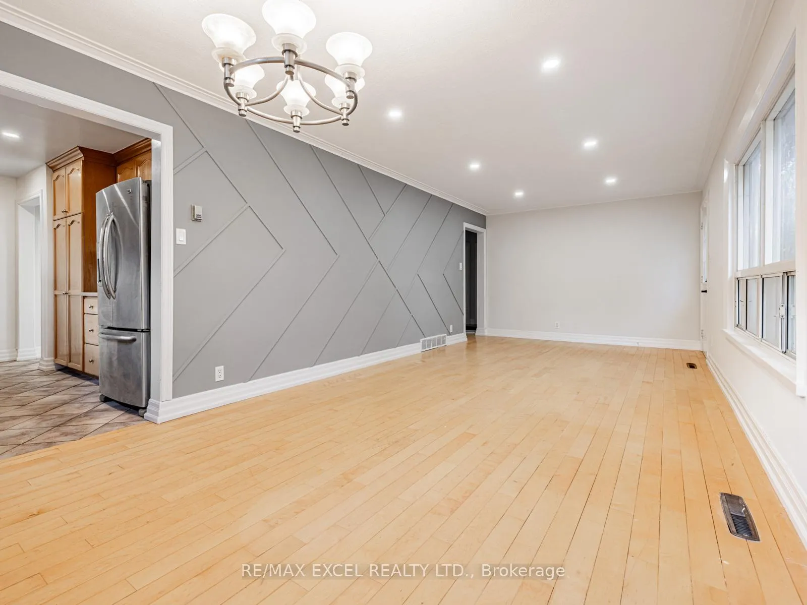 Photo 8 of 58 Howard Road, Newmarket, Huron Heights-Leslie Valley — HOMEH