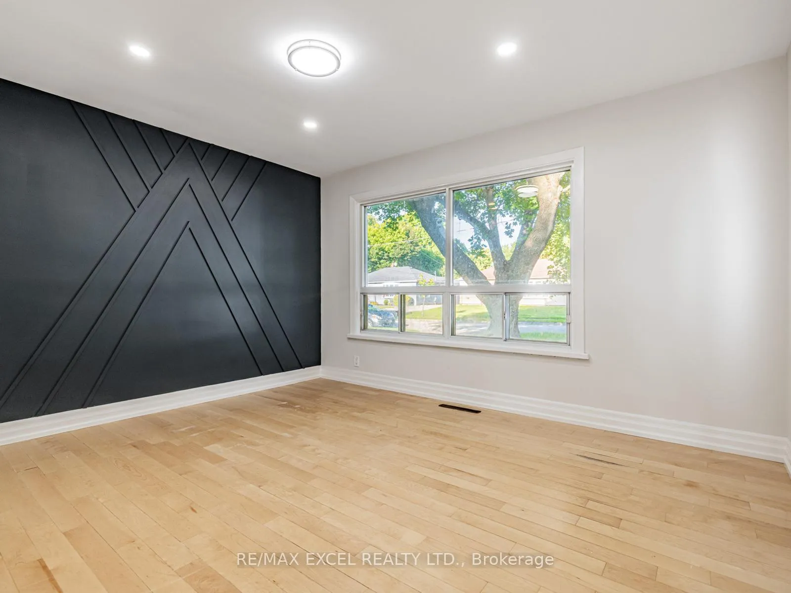 Photo 11 of 58 Howard Road, Newmarket, Huron Heights-Leslie Valley — HOMEH