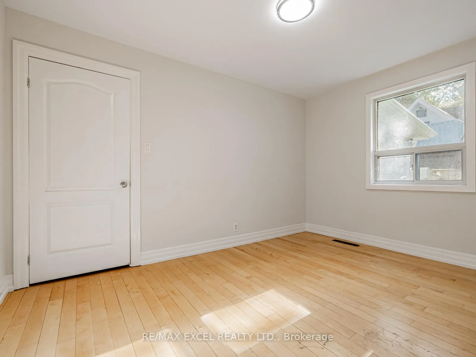 Photo 12 of 58 Howard Road, Newmarket, Huron Heights-Leslie Valley — HOMEH