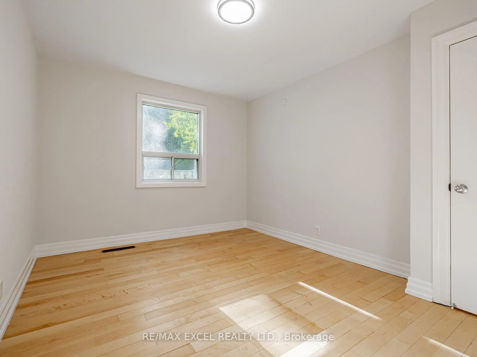 Photo 13 of 58 Howard Road, Newmarket, Huron Heights-Leslie Valley — HOMEH