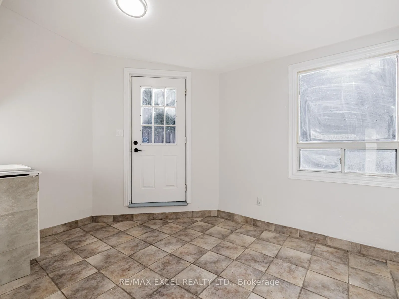 Photo 15 of 58 Howard Road, Newmarket, Huron Heights-Leslie Valley — HOMEH