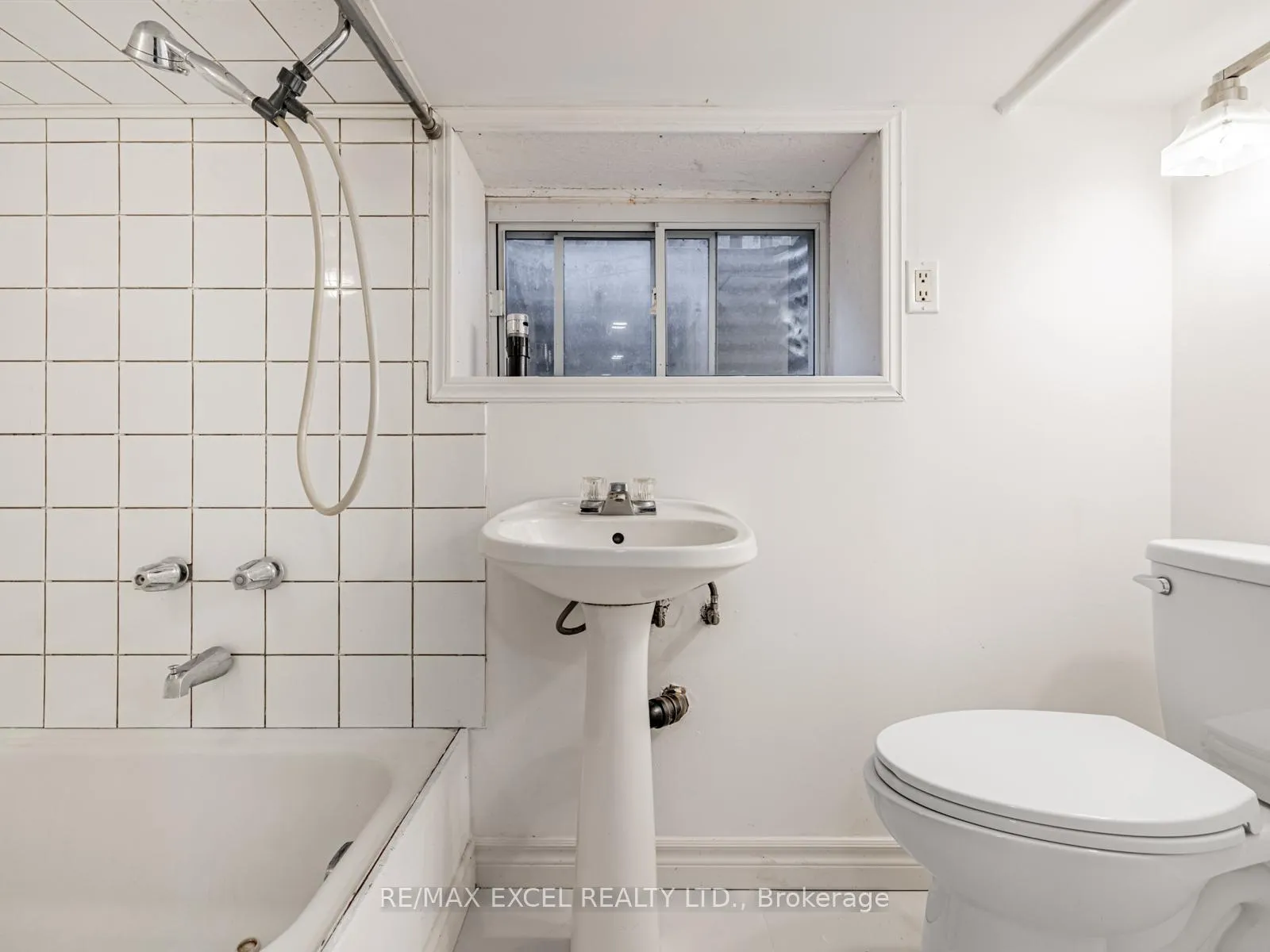 Photo 19 of 58 Howard Road, Newmarket, Huron Heights-Leslie Valley — HOMEH