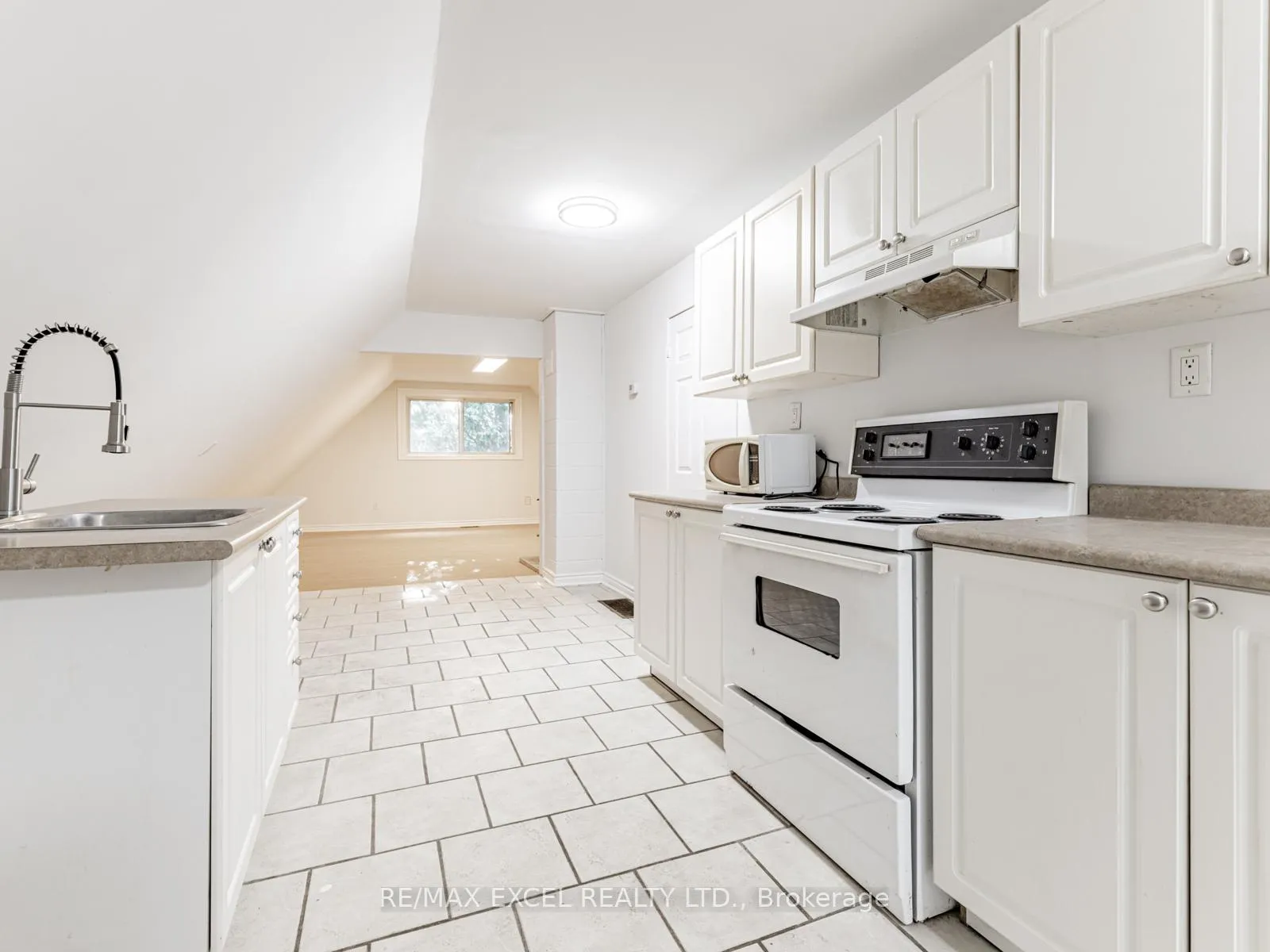 Photo 23 of 58 Howard Road, Newmarket, Huron Heights-Leslie Valley — HOMEH