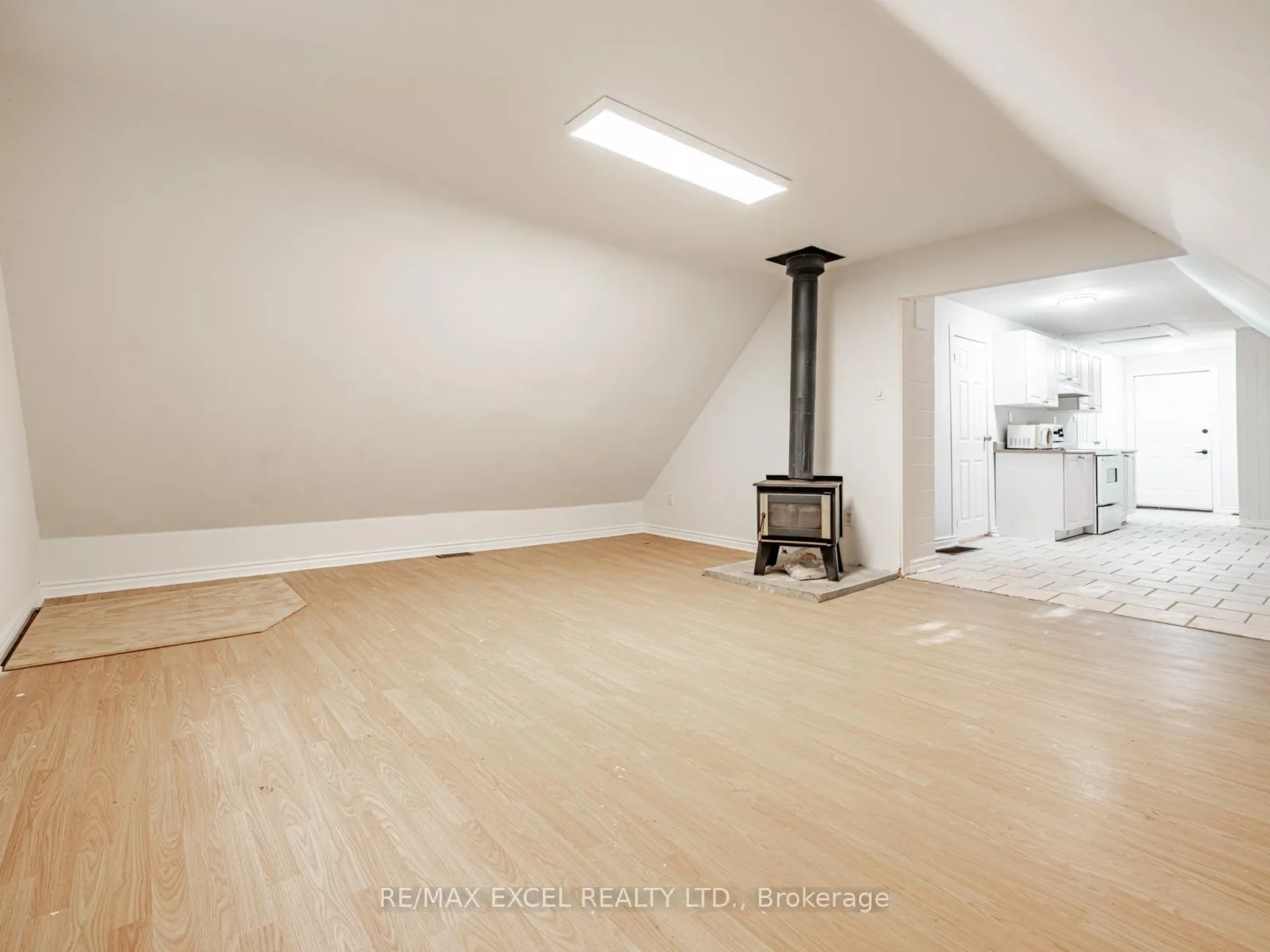 Photo 25 of 58 Howard Road, Newmarket, Huron Heights-Leslie Valley — HOMEH