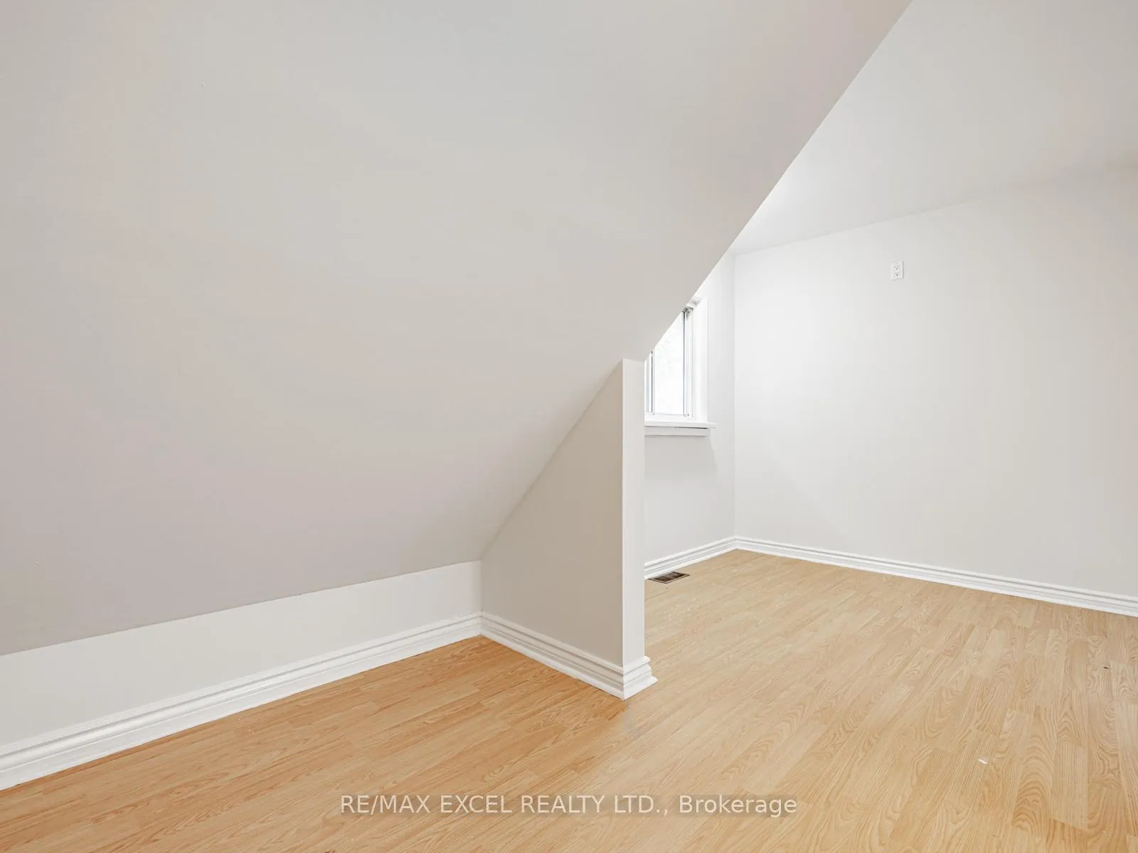 Photo 28 of 58 Howard Road, Newmarket, Huron Heights-Leslie Valley — HOMEH