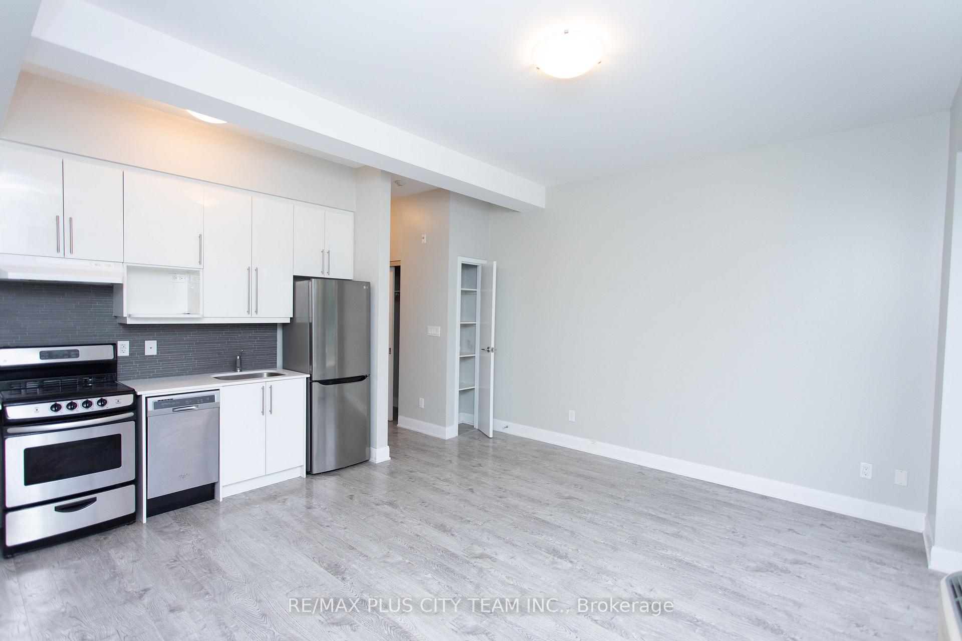Photo 6 of Unit 101, 686 Bathurst Street, Toronto, Palmerston-Little Italy — HOMEH