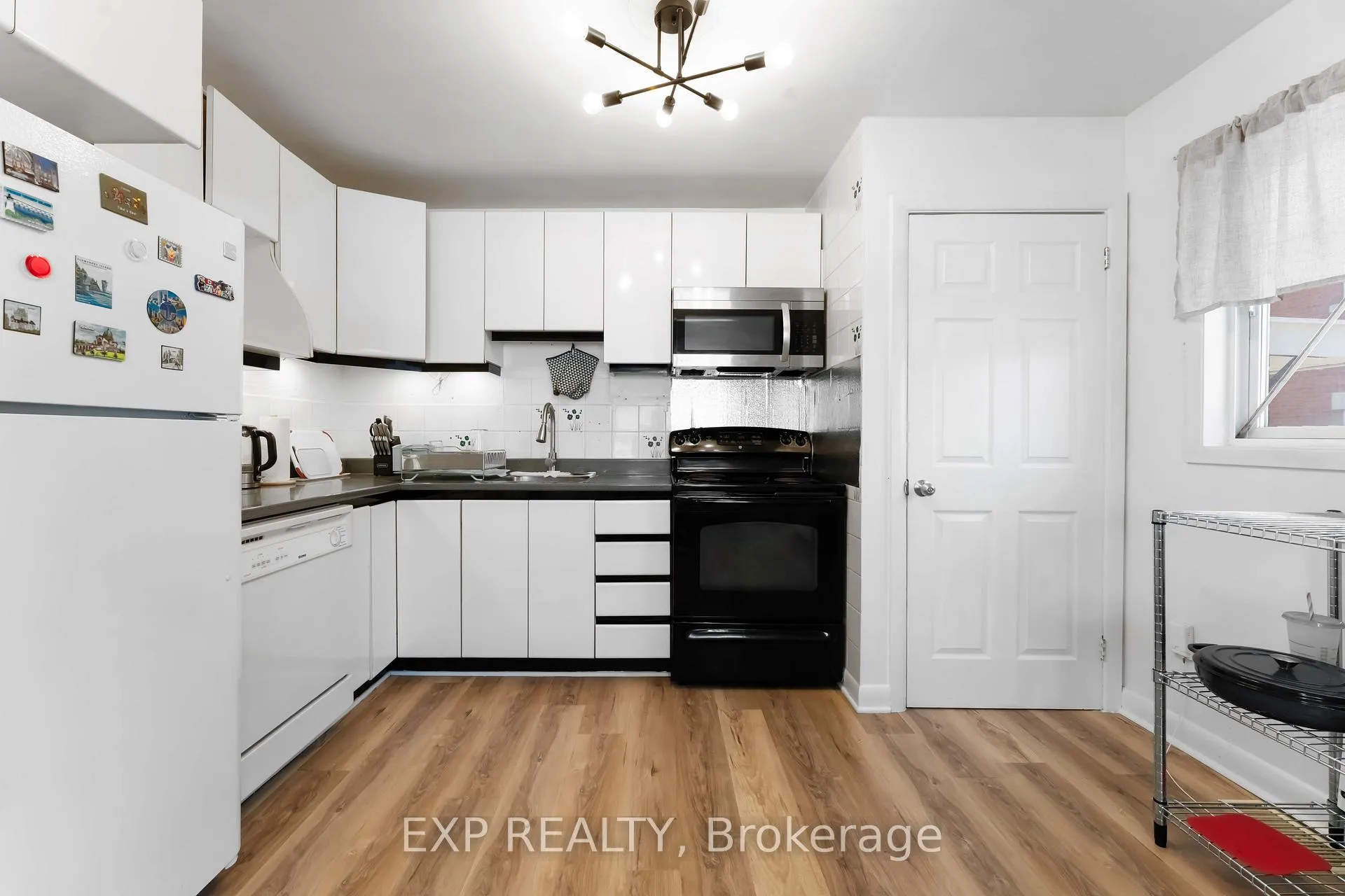 Photo 3 of 506 Vernon Avenue, Ottawa, Castle Heights — HOMEH