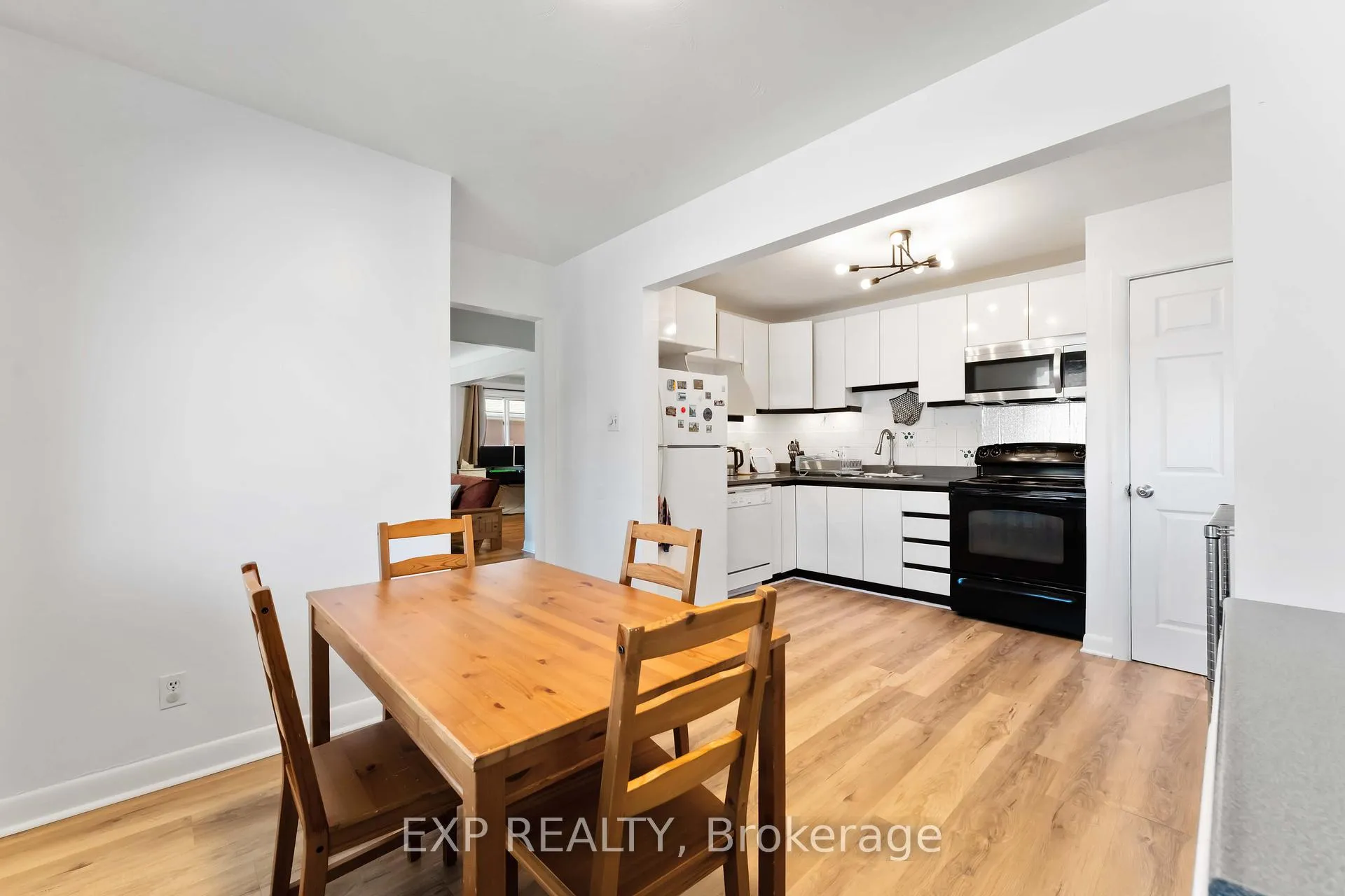 Photo 4 of 506 Vernon Avenue, Ottawa, Castle Heights — HOMEH