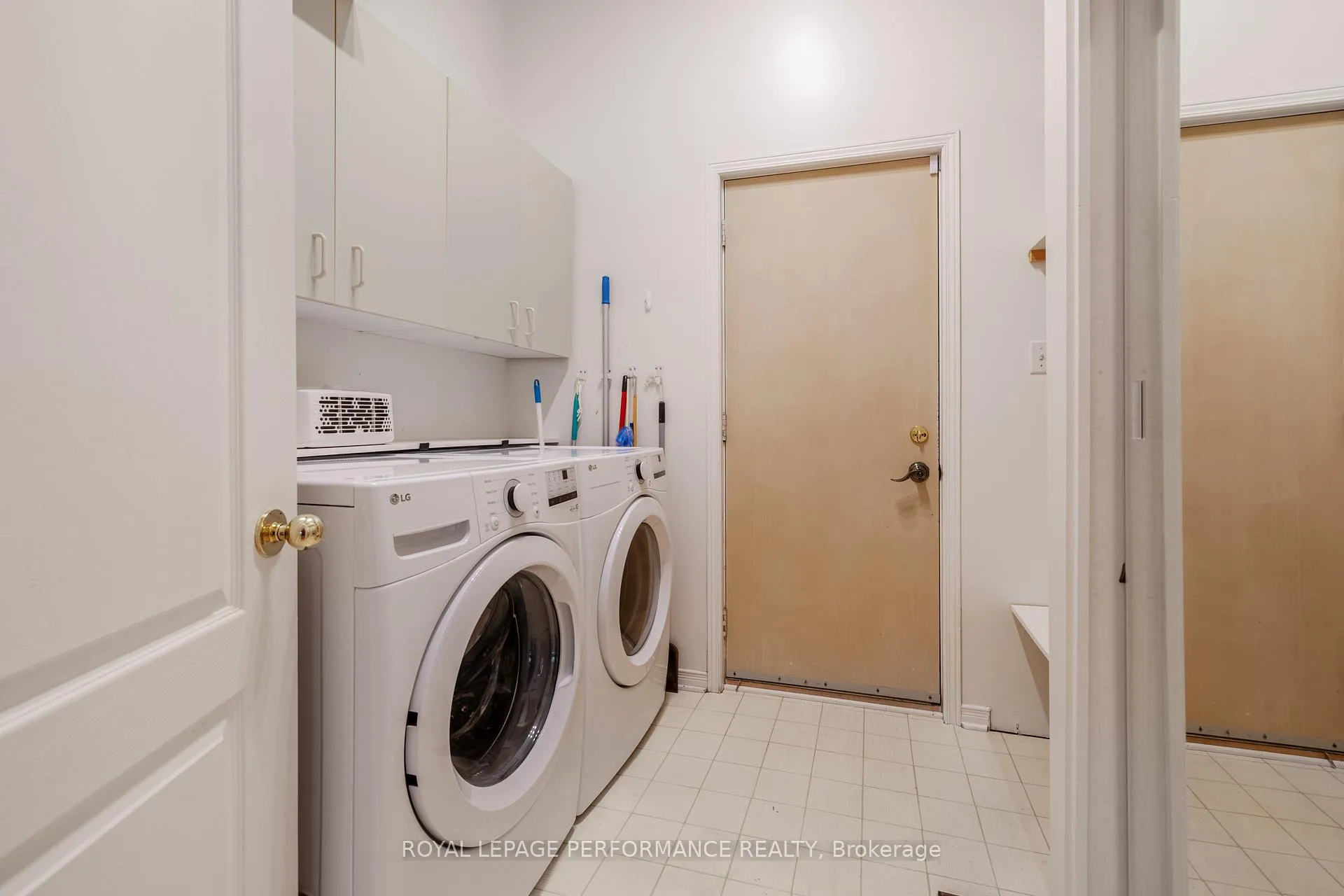 Photo 8 of 55 Delong Drive, Ottawa, Rothwell Heights — HOMEH