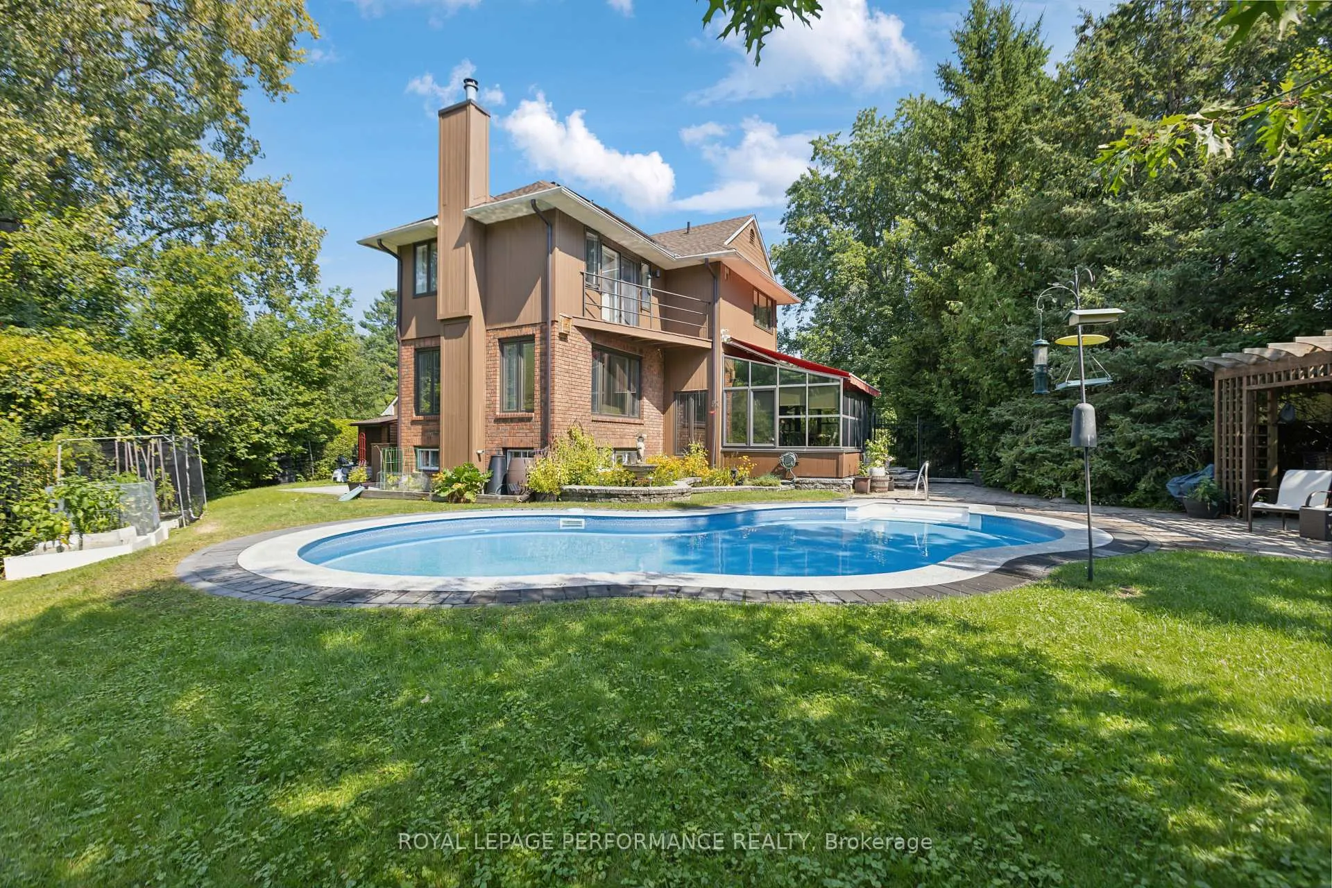 Photo 37 of 55 Delong Drive, Ottawa, Rothwell Heights — HOMEH
