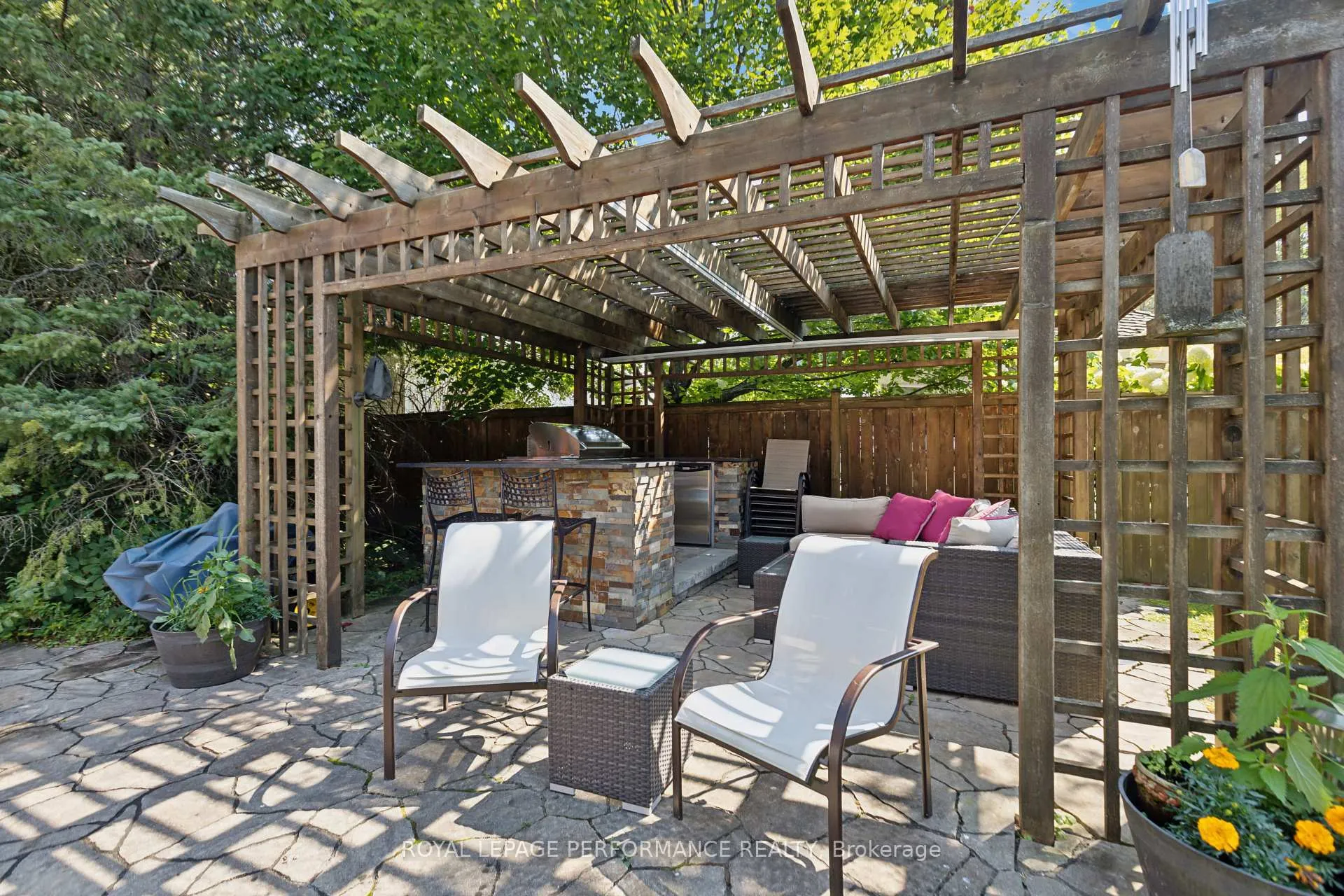 Photo 39 of 55 Delong Drive, Ottawa, Rothwell Heights — HOMEH
