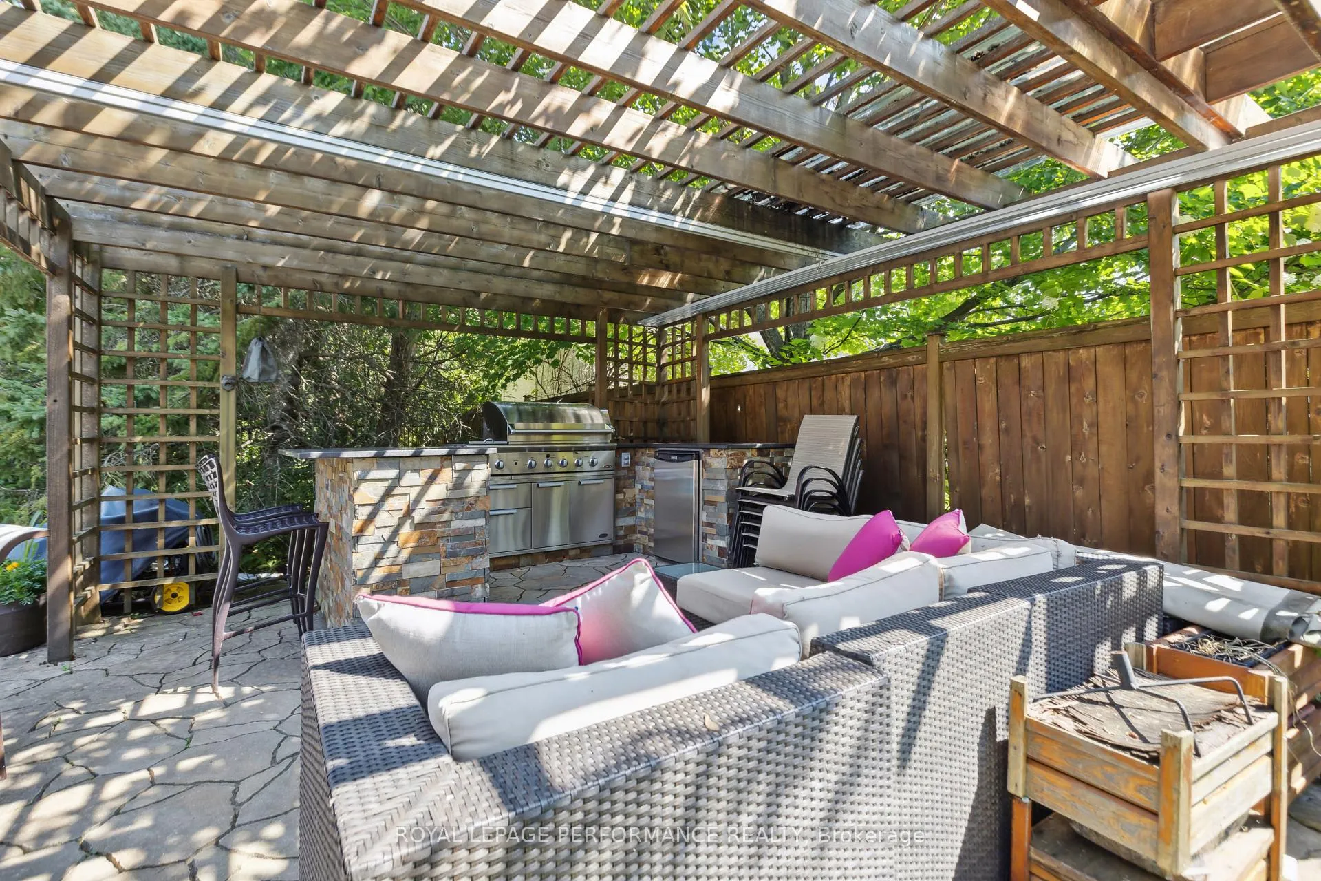 Photo 41 of 55 Delong Drive, Ottawa, Rothwell Heights — HOMEH