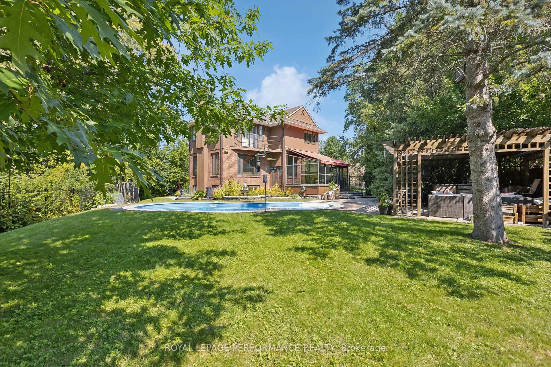 Photo 43 of 55 Delong Drive, Ottawa, Rothwell Heights — HOMEH