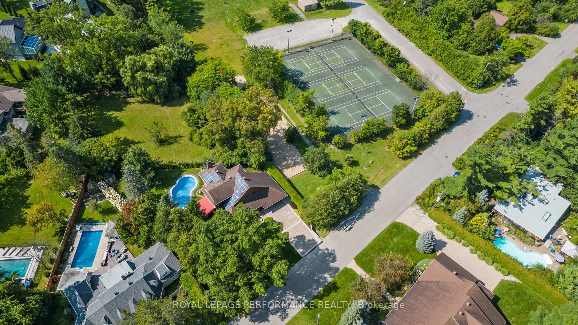Photo 46 of 55 Delong Drive, Ottawa, Rothwell Heights — HOMEH