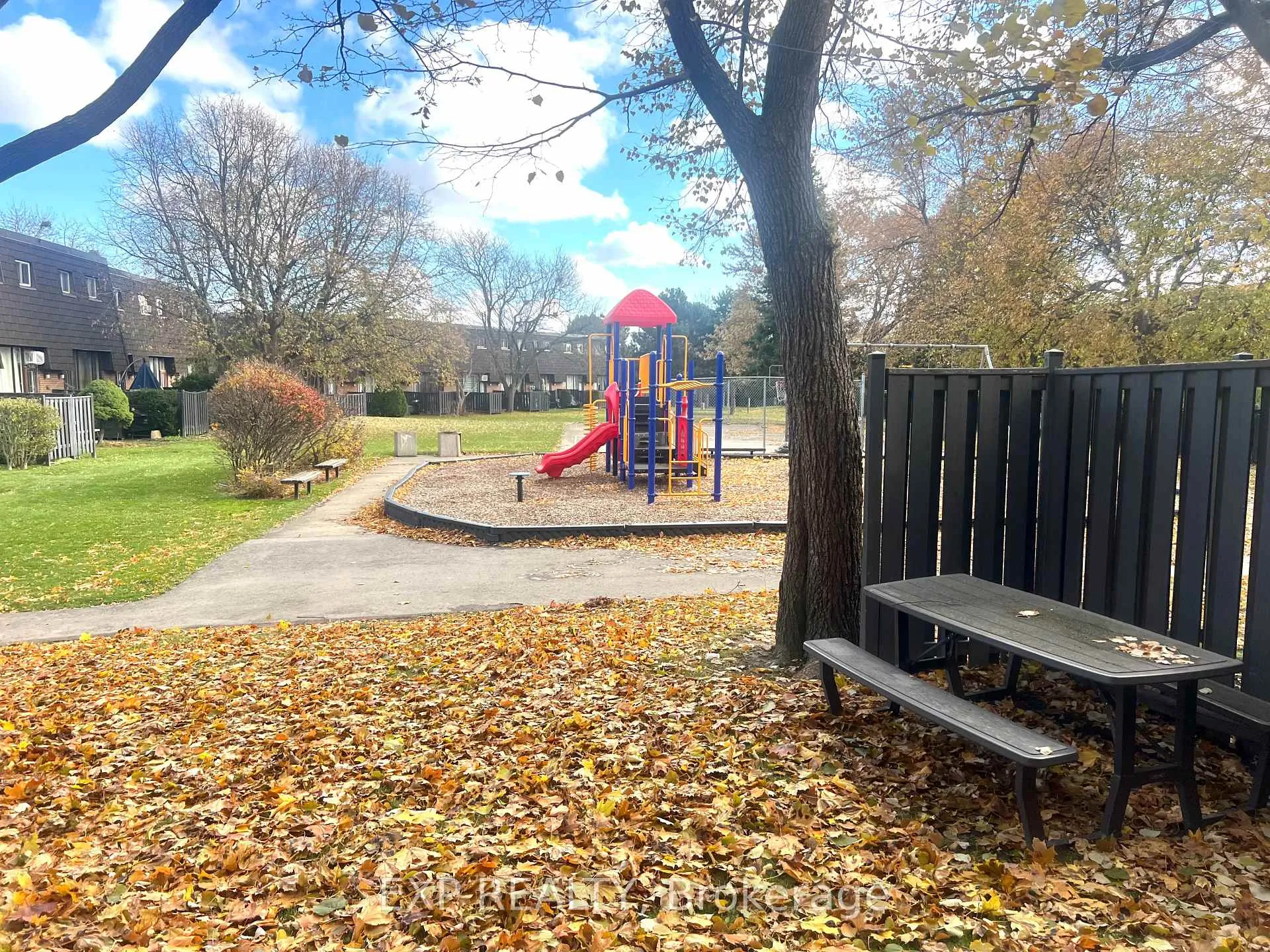 Photo 139 of 19 Darras Court, Brampton, Southgate — HOMEH