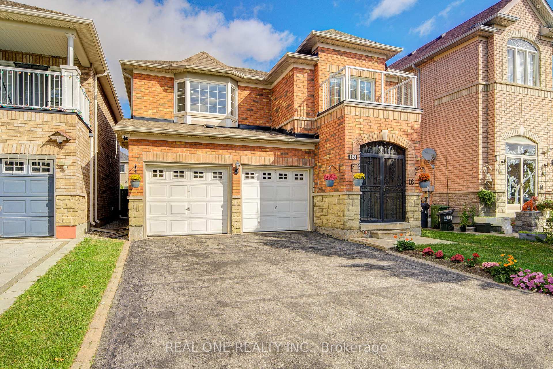 Photo 2 of 16 Boulderbrook Drive, Scarborough, Rouge — HOMEH