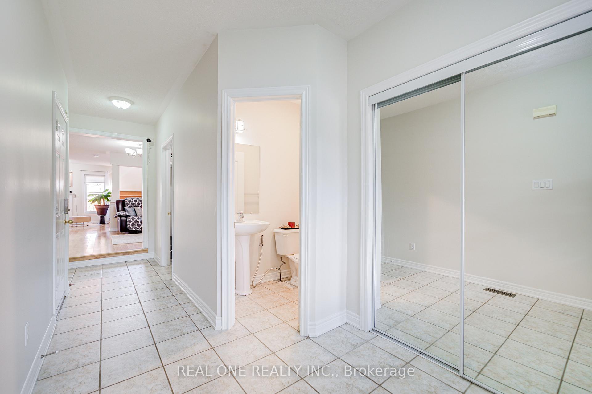Photo 4 of 16 Boulderbrook Drive, Scarborough, Rouge — HOMEH