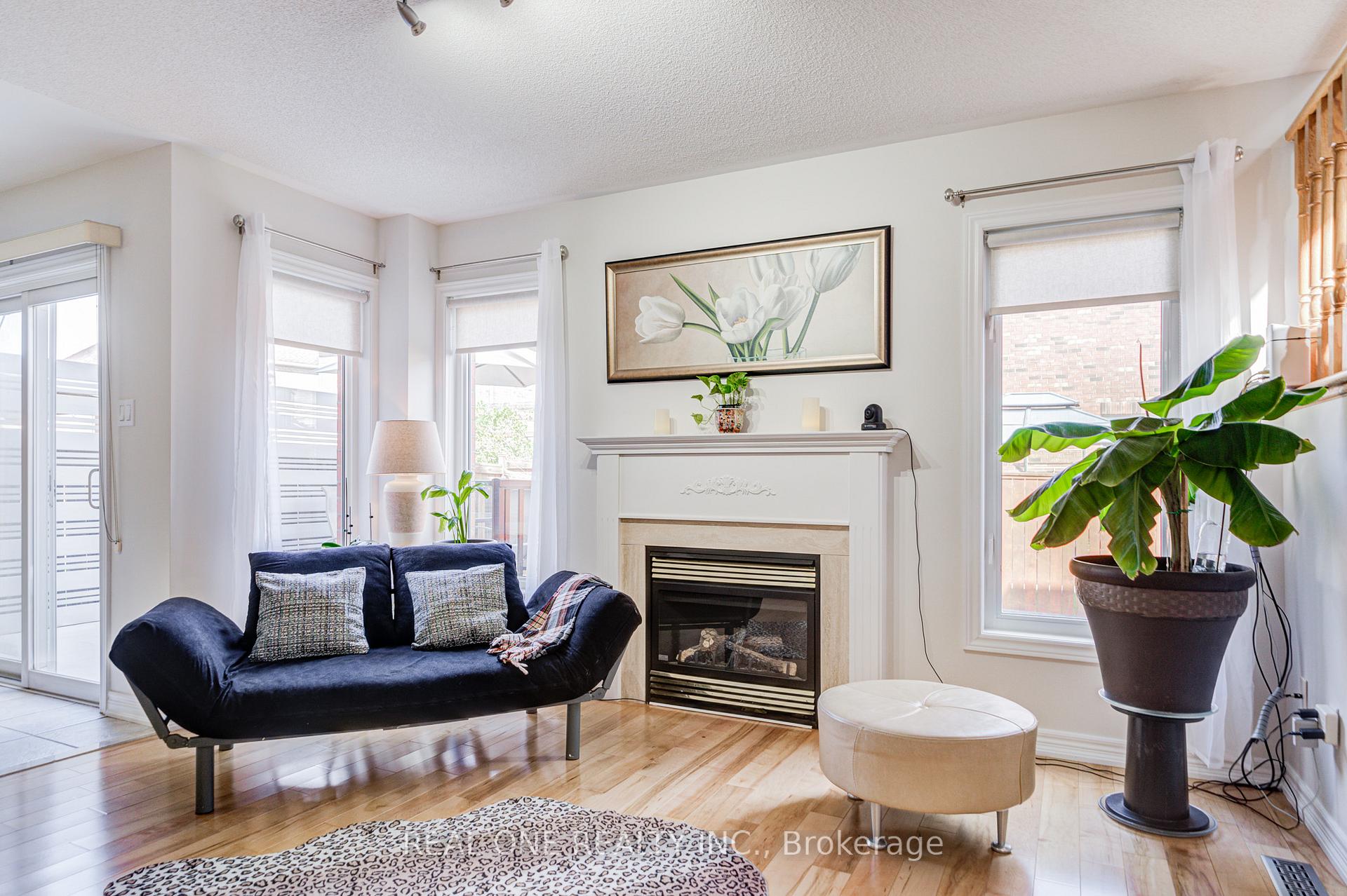 Photo 10 of 16 Boulderbrook Drive, Scarborough, Rouge — HOMEH