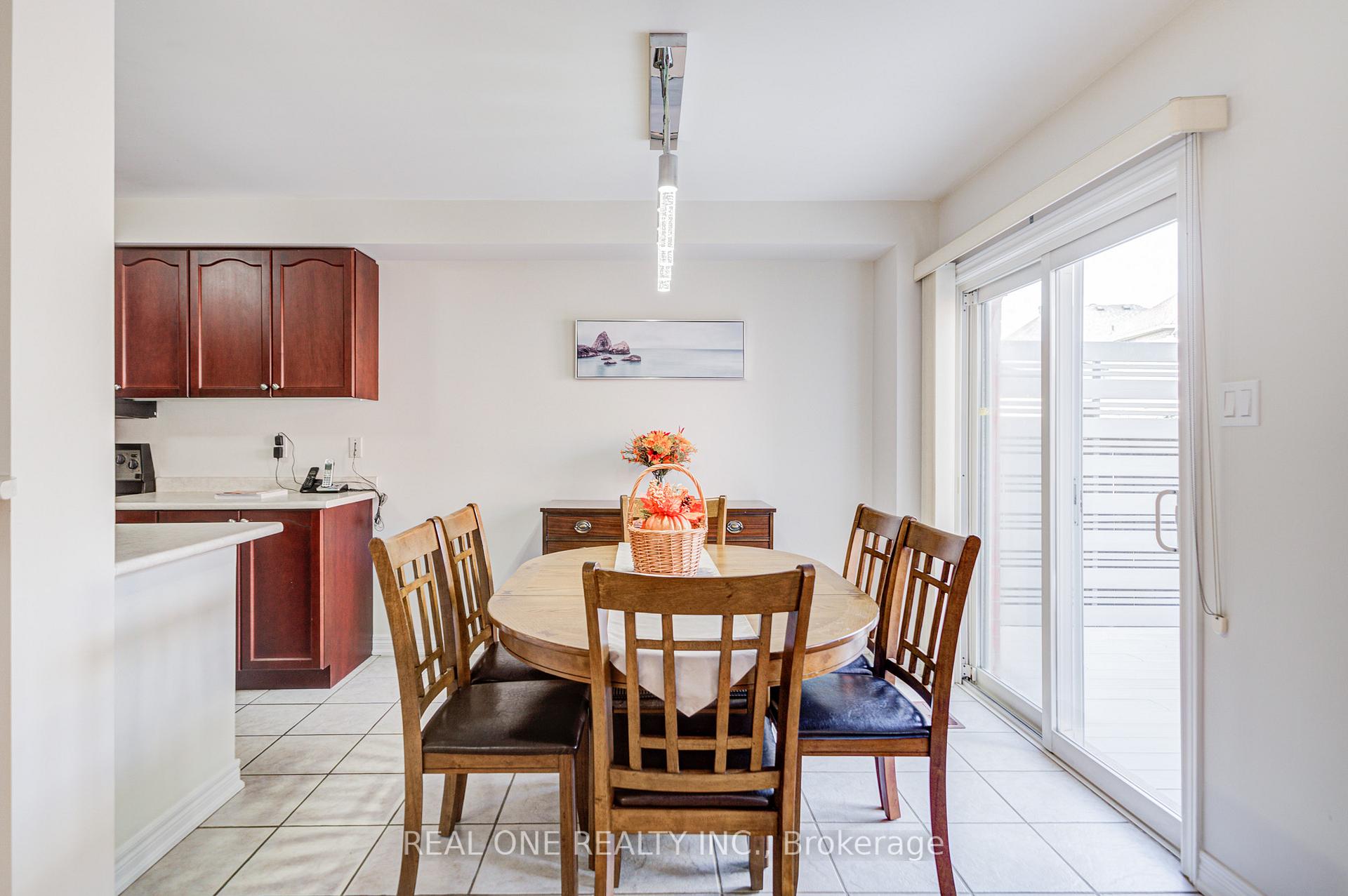 Photo 13 of 16 Boulderbrook Drive, Scarborough, Rouge — HOMEH