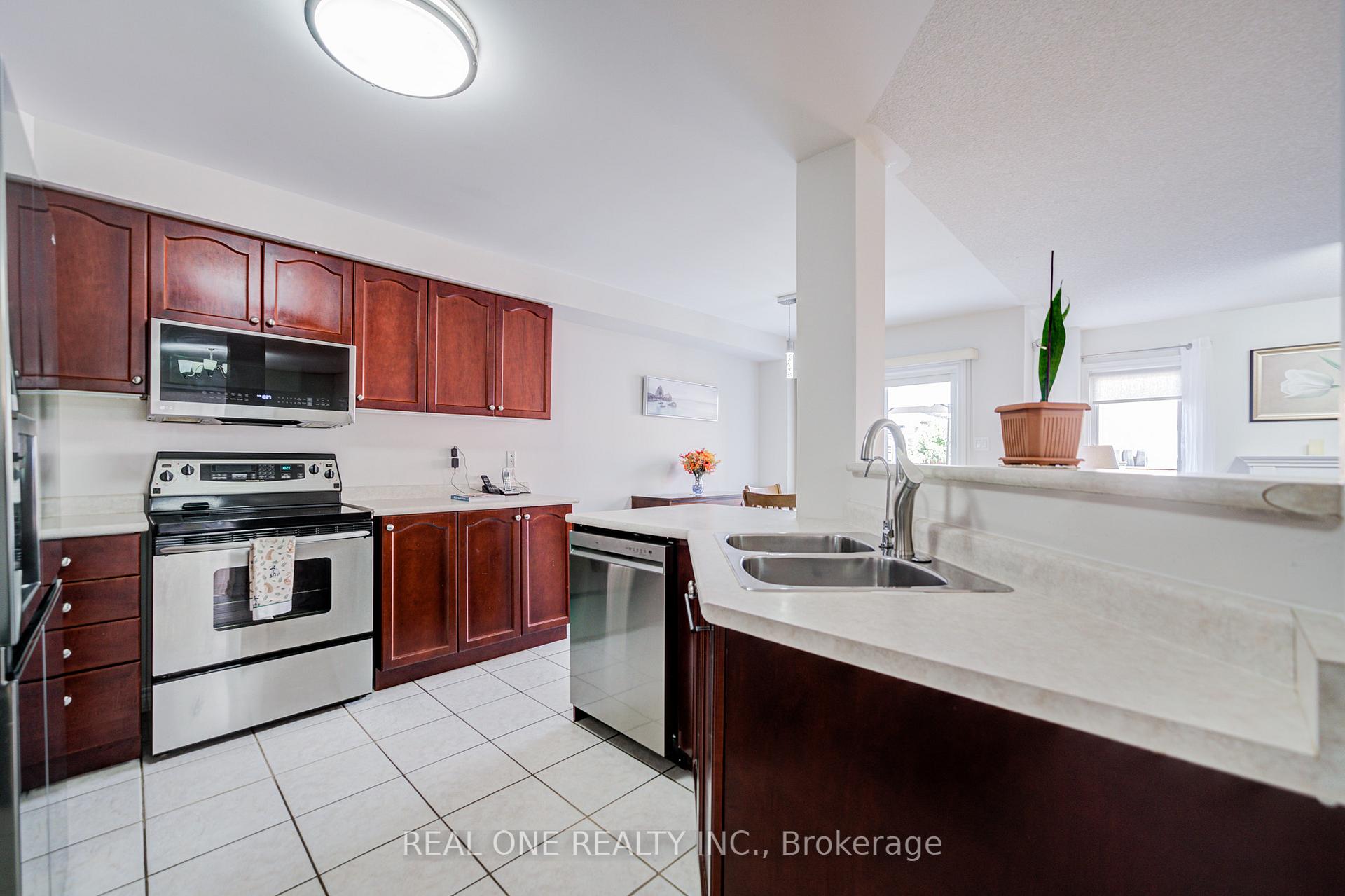 Photo 18 of 16 Boulderbrook Drive, Scarborough, Rouge — HOMEH