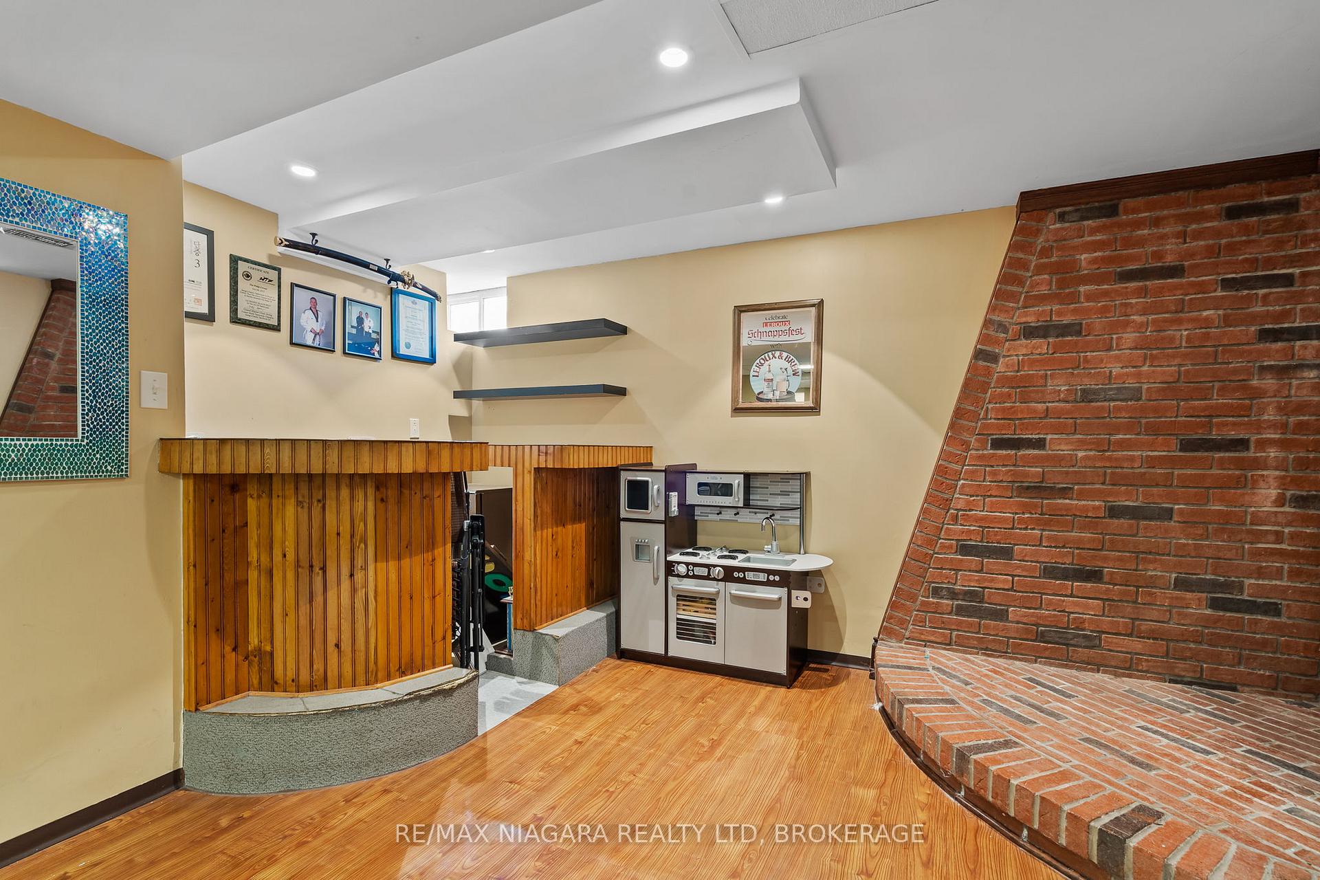 Photo 23 of 46 Baxter Crescent, Thorold, Confederation Heights — HOMEH