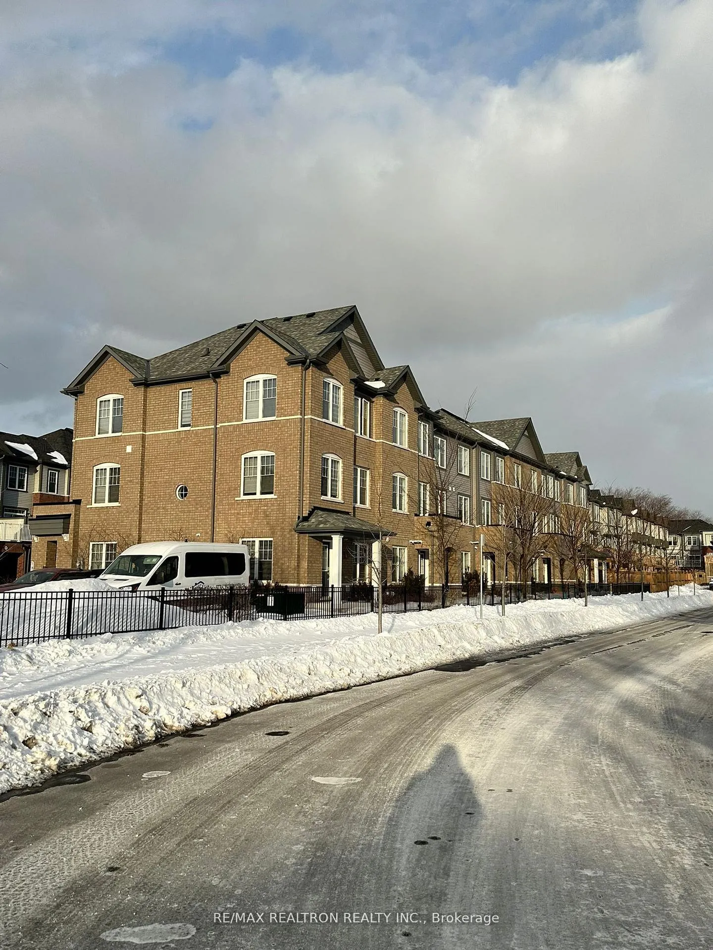 Photo 9 of 835 Atwater Path, Oshawa, Lakeview — HOMEH