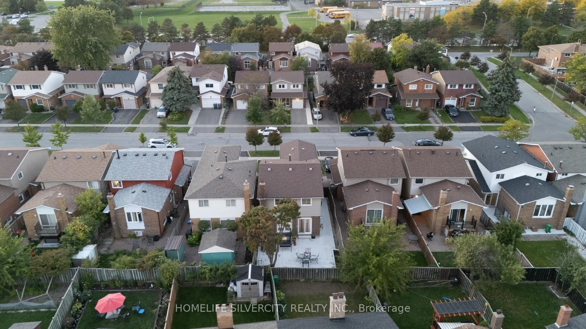 Photo 2 of 29 Lindridge Avenue, Brampton, Westgate — HOMEH