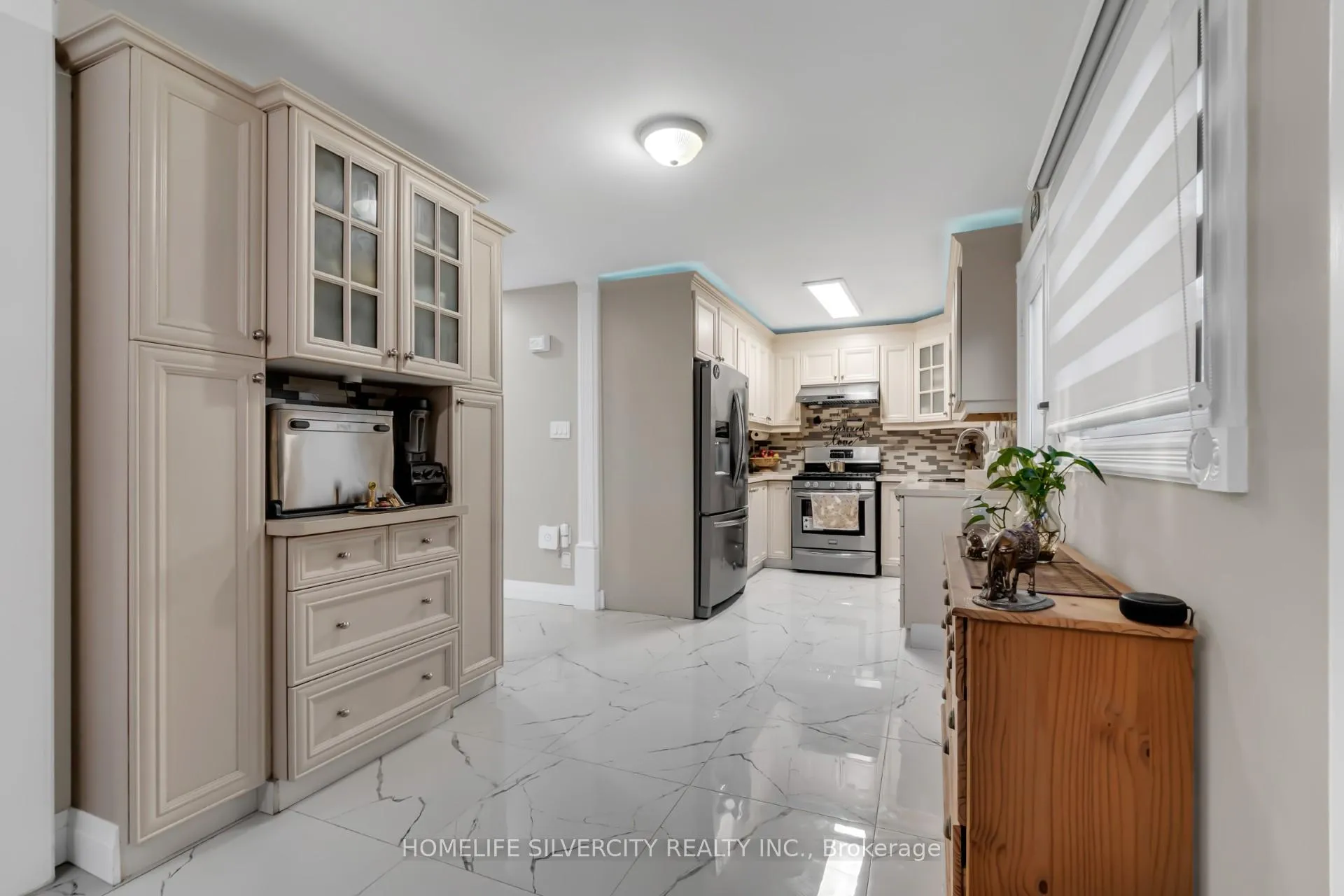 Photo 8 of 29 Lindridge Avenue, Brampton, Westgate — HOMEH