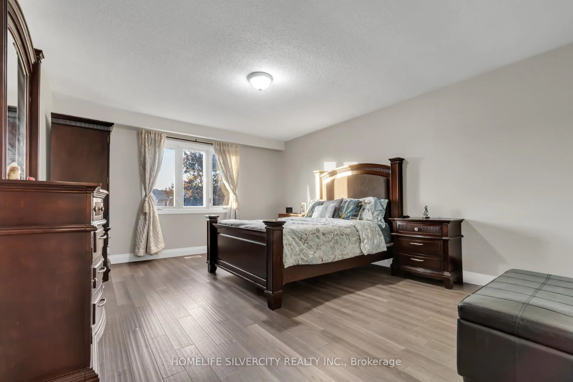 Photo 12 of 29 Lindridge Avenue, Brampton, Westgate — HOMEH