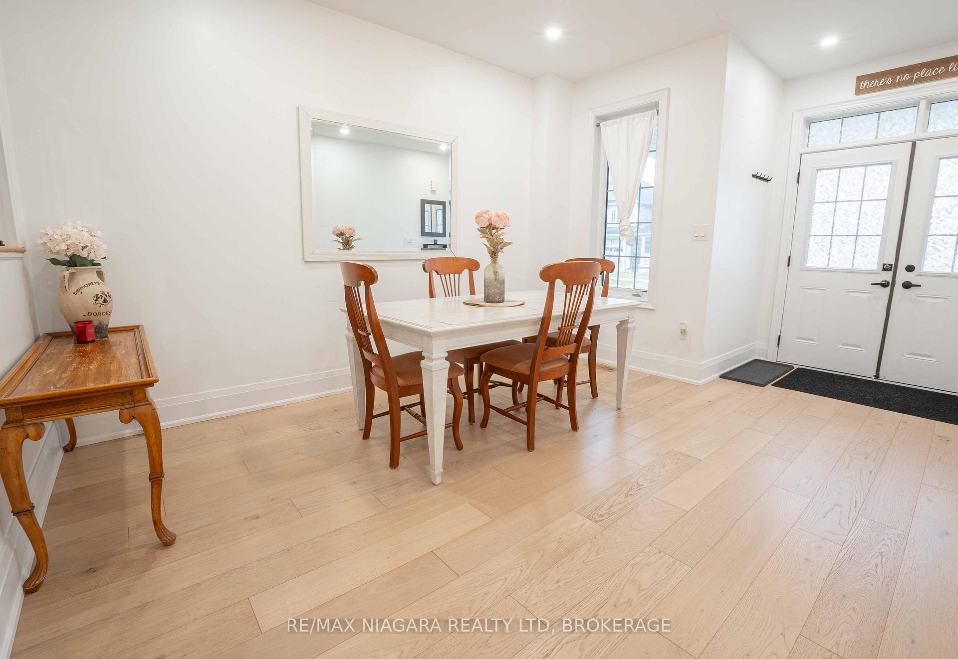 Photo 5 of 184 Esther Crescent, Thorold, Hurricane/Merrittville — HOMEH