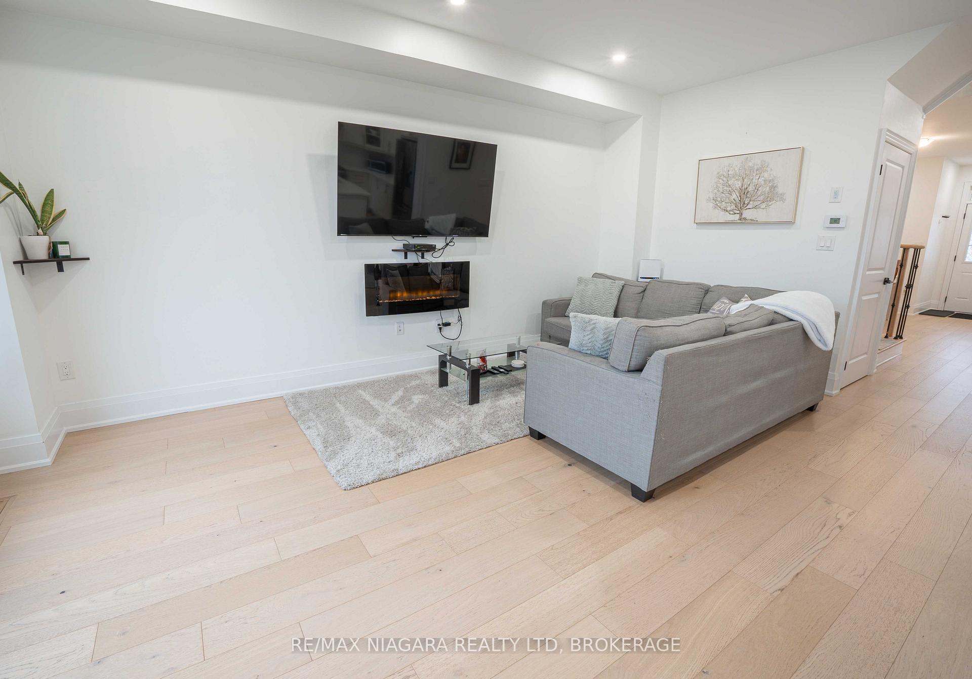 Photo 9 of 184 Esther Crescent, Thorold, Hurricane/Merrittville — HOMEH
