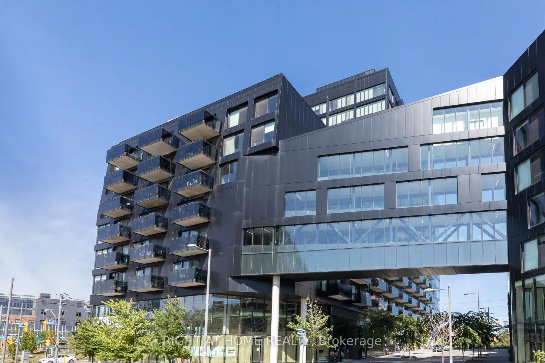 Photo 3 of Unit 414, 51 Trolley Crescent, Toronto, Waterfront Communities — HOMEH