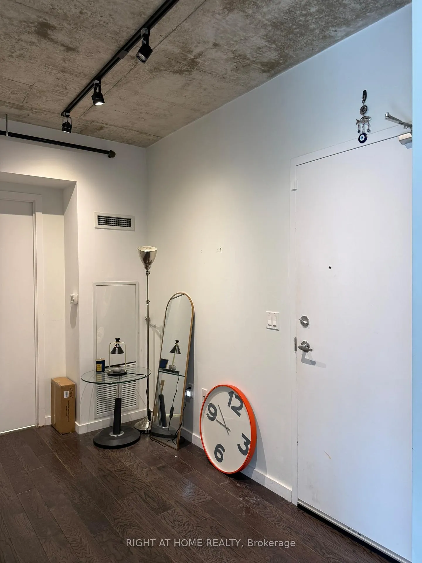 Photo 6 of Unit 414, 51 Trolley Crescent, Toronto, Waterfront Communities — HOMEH