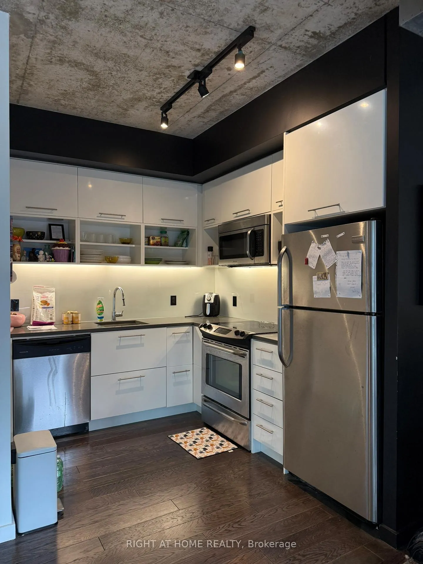 Photo 14 of Unit 414, 51 Trolley Crescent, Toronto, Waterfront Communities — HOMEH