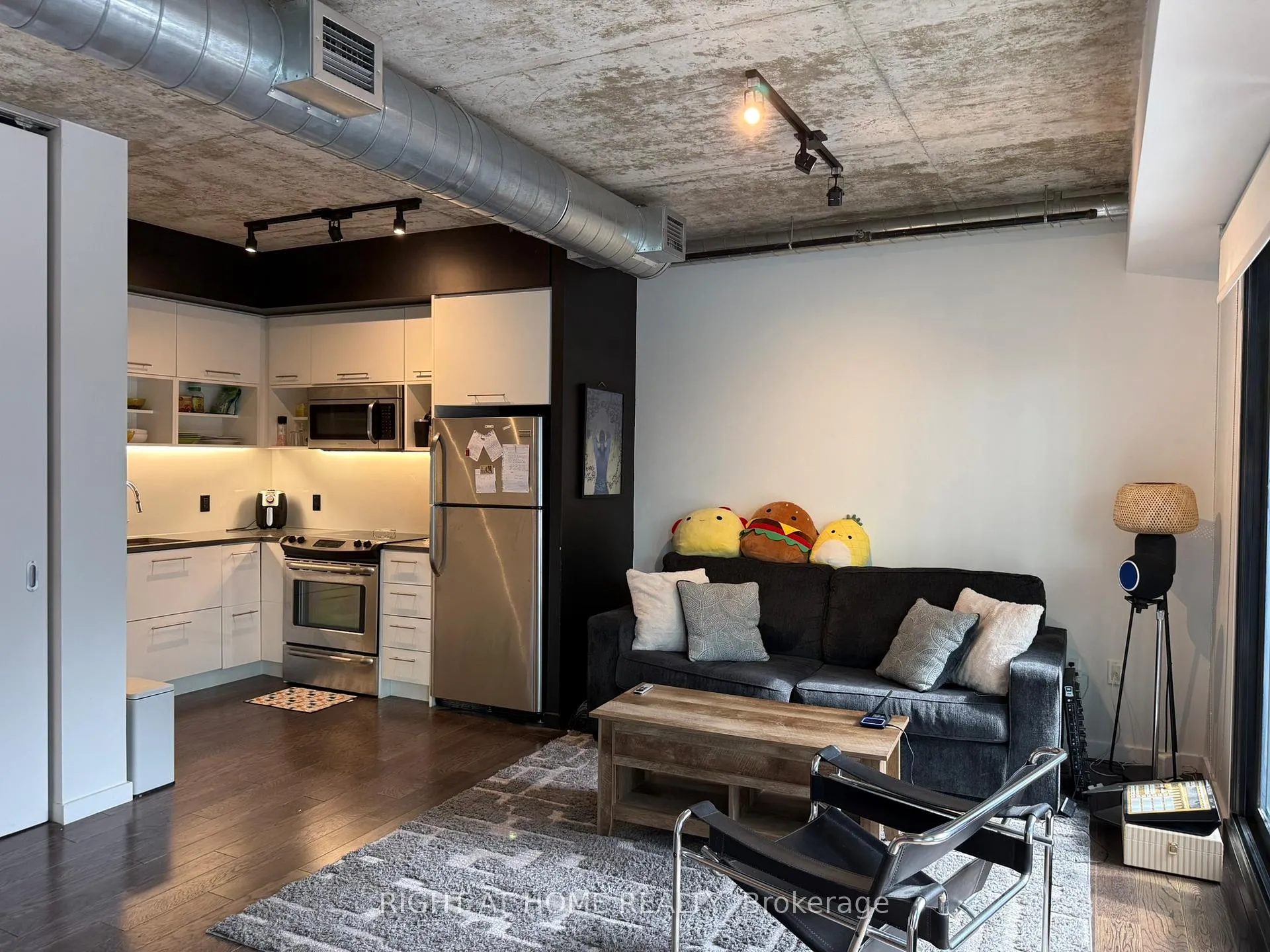 Photo 17 of Unit 414, 51 Trolley Crescent, Toronto, Waterfront Communities — HOMEH
