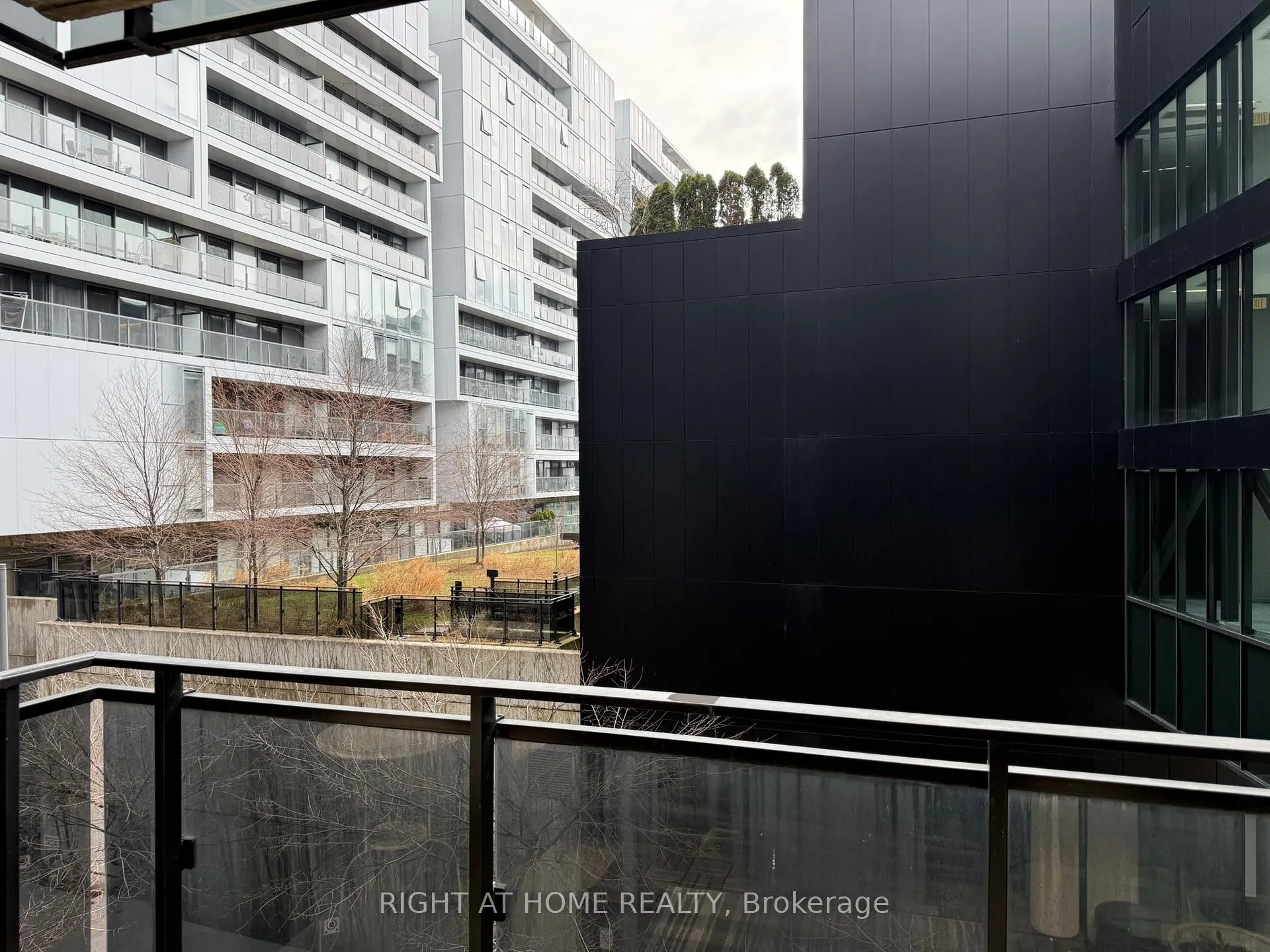 Photo 19 of Unit 414, 51 Trolley Crescent, Toronto, Waterfront Communities — HOMEH