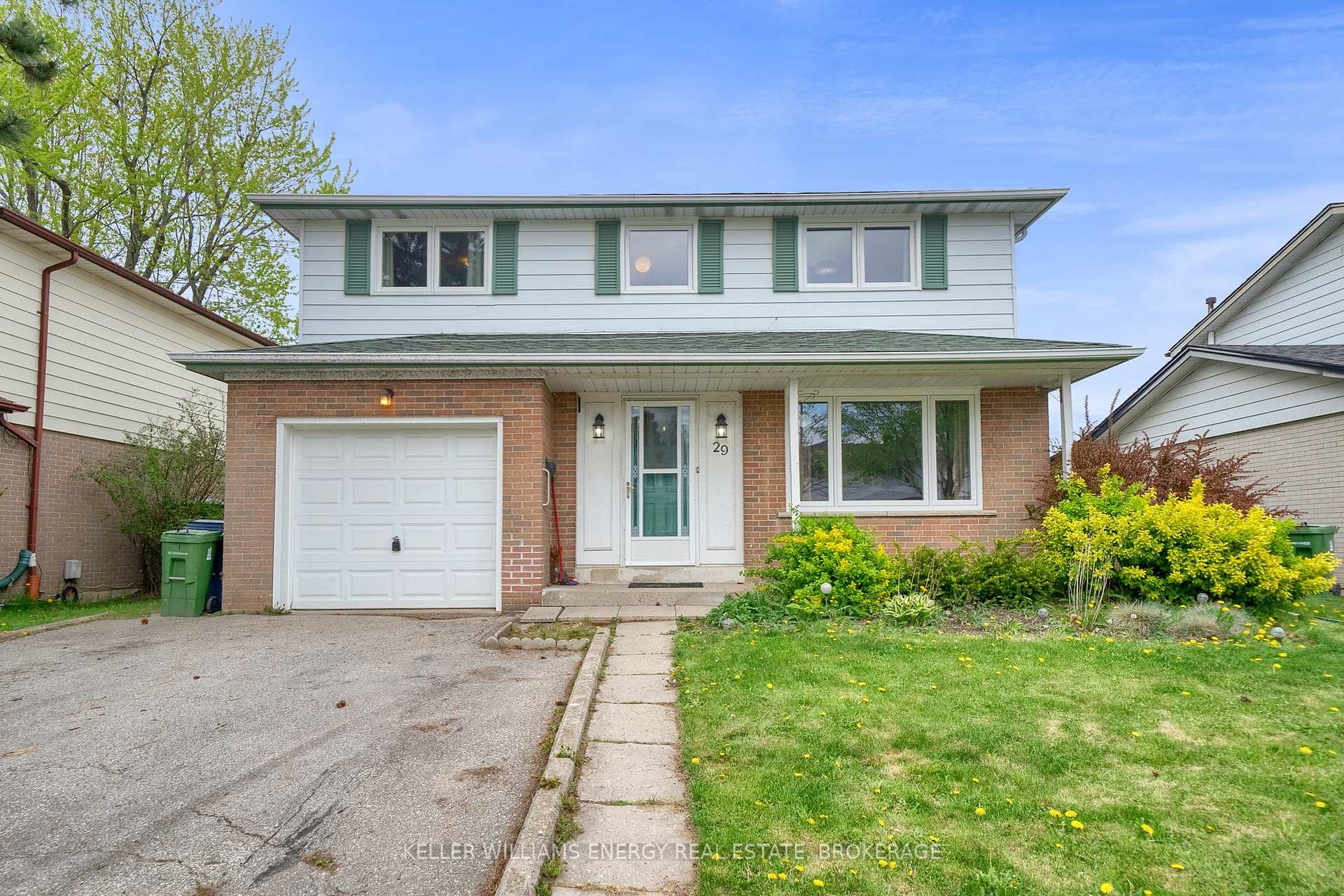 Photo 2 of 29 Parkington Crescent, Scarborough, Woburn — HOMEH
