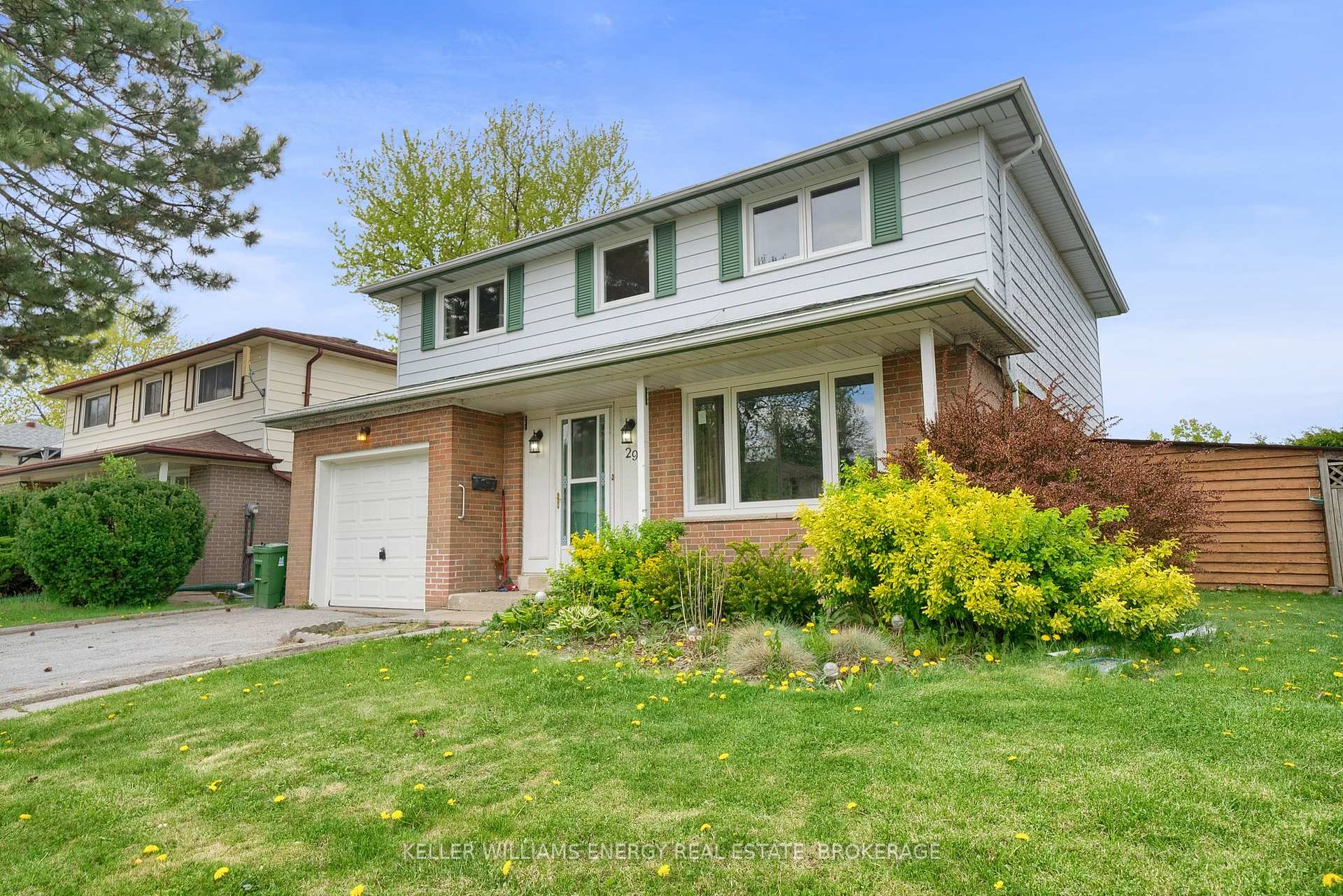 Photo 3 of 29 Parkington Crescent, Scarborough, Woburn — HOMEH