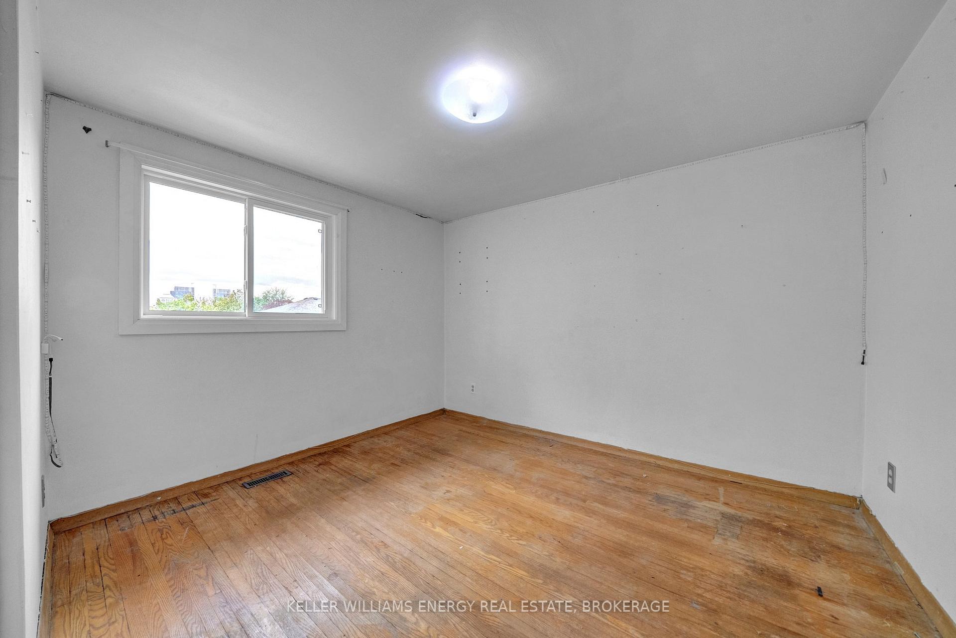 Photo 21 of 29 Parkington Crescent, Scarborough, Woburn — HOMEH