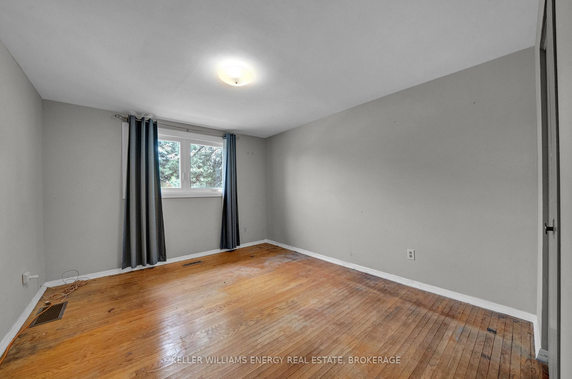 Photo 27 of 29 Parkington Crescent, Scarborough, Woburn — HOMEH
