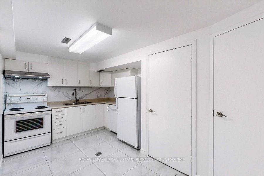 Photo 4 of Unit Bsmt, 36 Bradstone Square, Scarborough, Malvern — HOMEH