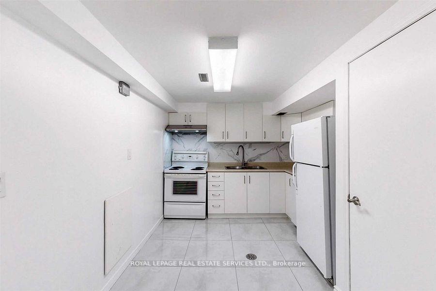 Photo 5 of Unit Bsmt, 36 Bradstone Square, Scarborough, Malvern — HOMEH
