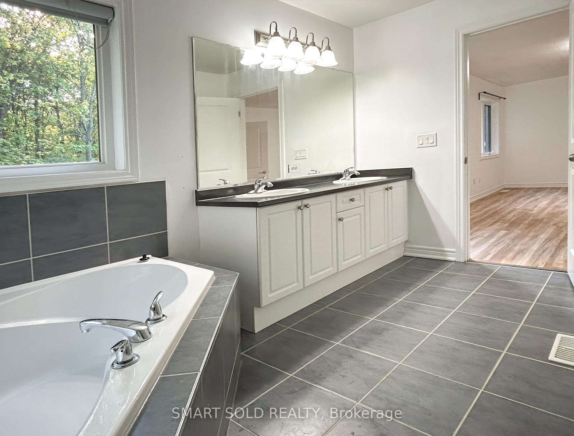 Photo 18 of 108 Winterberry Boulevard, Thorold, Confederation Heights — HOMEH