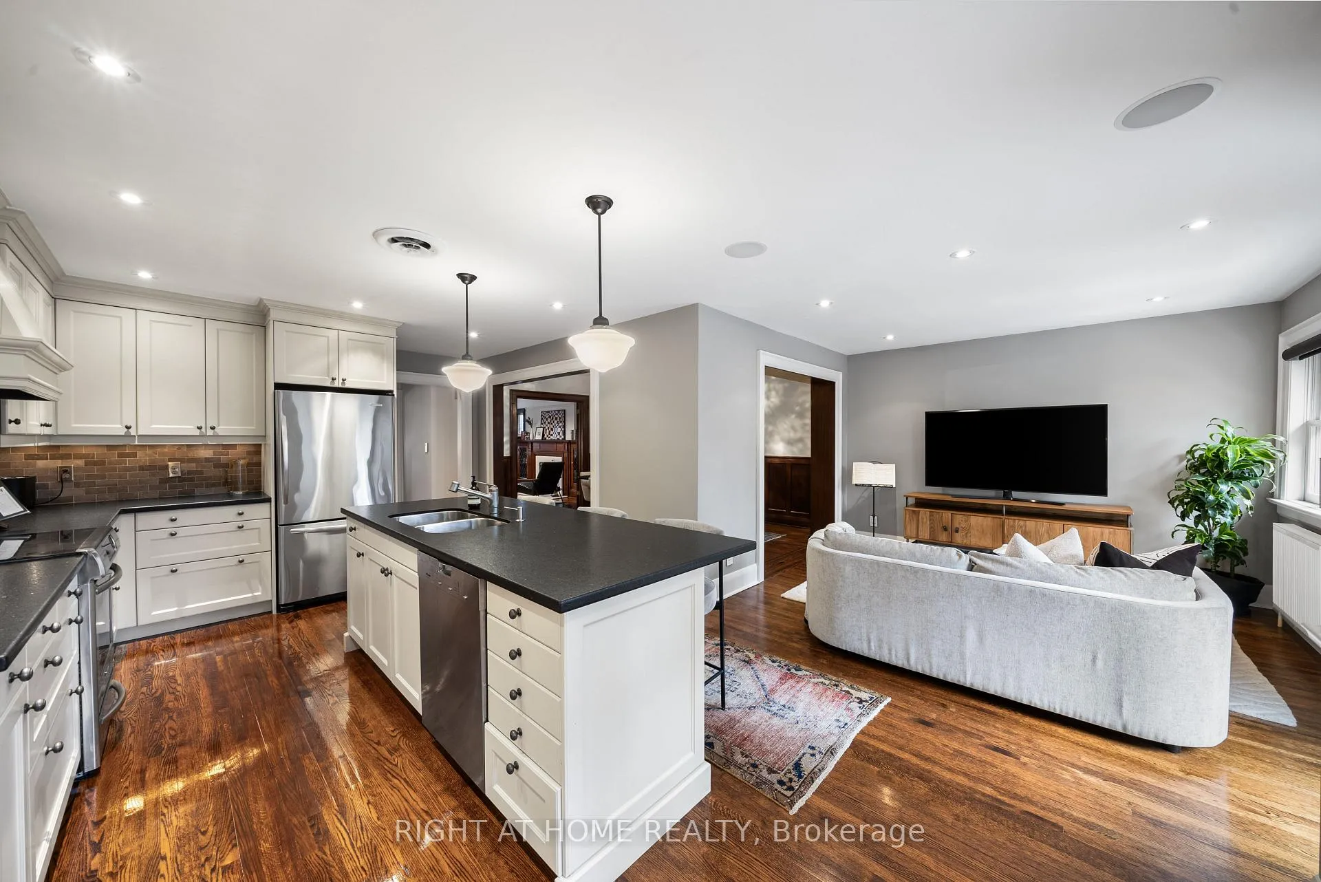 Photo 11 of 113 Eastbourne Avenue, Toronto, Yonge-Eglinton — HOMEH