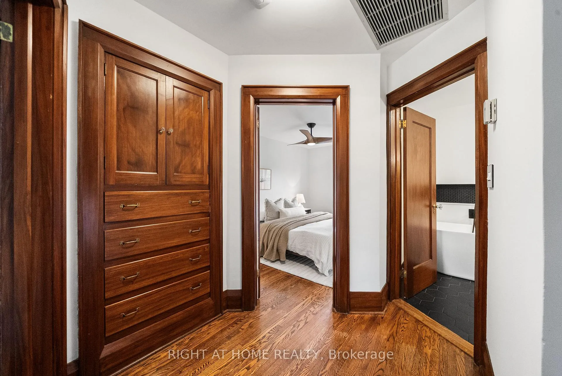 Photo 23 of 113 Eastbourne Avenue, Toronto, Yonge-Eglinton — HOMEH